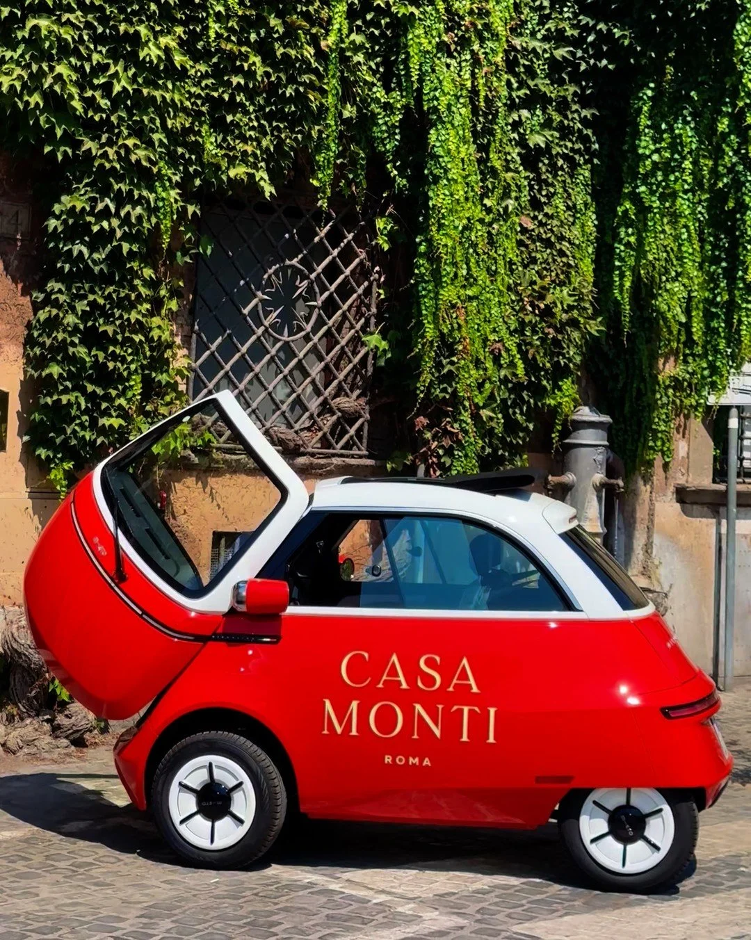NEW ! 

@casamontiroma oma invites you to rent an exclusive @microlino_official  and explore Rome in a different way.
A retro spirit, a modern twist turning every journey into an experience of its own. 🚗✨

#CasaMonti #Microlino #SurMesureHotels #Exc