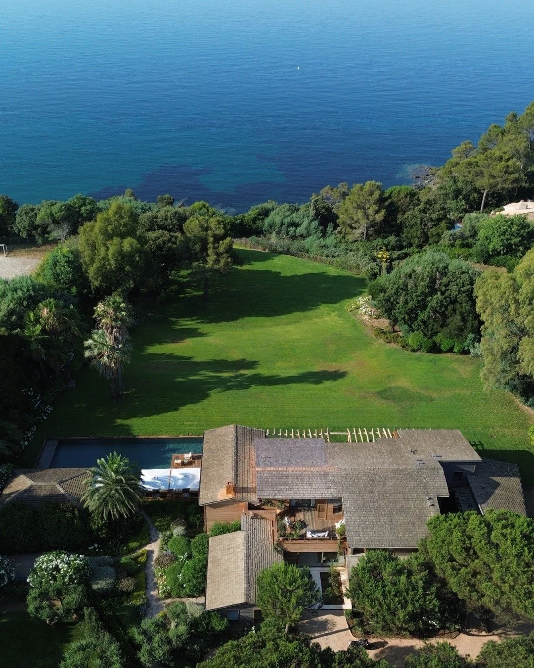 NEW 5 BEDROOM VILLA AT LILY OF THE VALLEY 

Nestled among century-old pine trees and facing the Mediterranean Sea, Villa Les Pins reveals its gentle elegance. A haven where every detail reflects the French art of living: shaded terraces, refined comf
