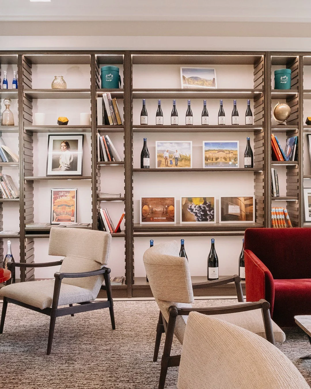 AN INTERLUDE IN THE HEART OF LYON 

At @villa_maia_lyon , afternoons unfold in gentle harmony.
A chosen book, a fragrant tea, delicate pastries&hellip; and time suspended in the hushed atmosphere of the library.
A moment of quiet elegance, simple yet