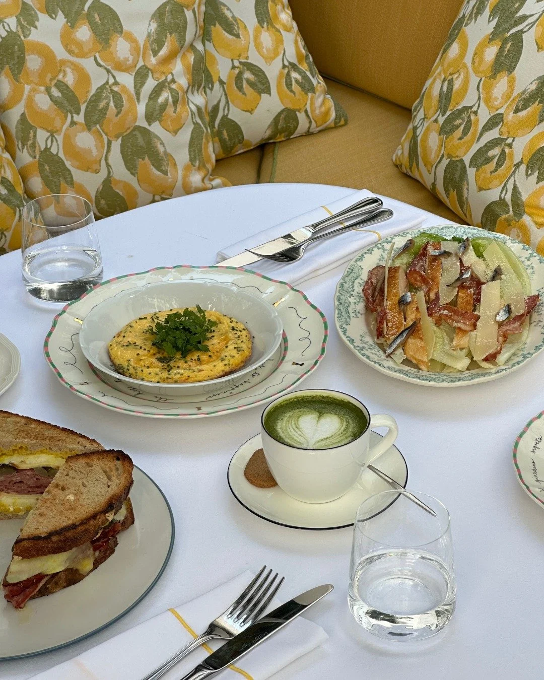 NEW - BRUNCH AT LA FANTAISIE

Every Sunday, @lafantaisieparis reinvents the art of brunch in a joyful and welcoming atmosphere.

Golden pancakes, generous bagels, colourful salads and delicate sweet treats come together for a moment of pure indulgenc