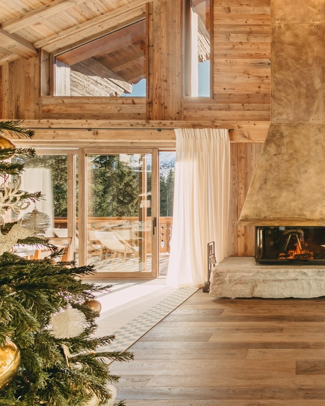 CHALET LILY OF THE VALLEY

A private 575 m&sup2; chalet in Courchevel 1850 designed to elevate every moment of your stay.

Included services:
&bull; Villa Manager &amp; dedicated butler &mdash; seamless, discreet, personalised assistance
&bull; Priva