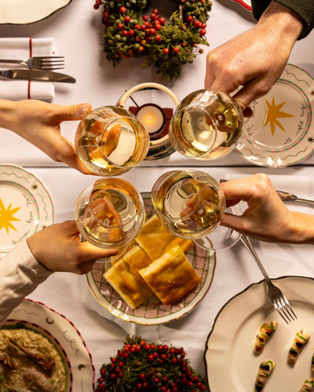 On December 31st, celebrate the last night of the year at @casamontiroma and live the spectacular experience of midnight fireworks all over the city.

On the program at @casamontiroma :
&bull; Festive dinner featuring seasonal Italian flavours
&bull;