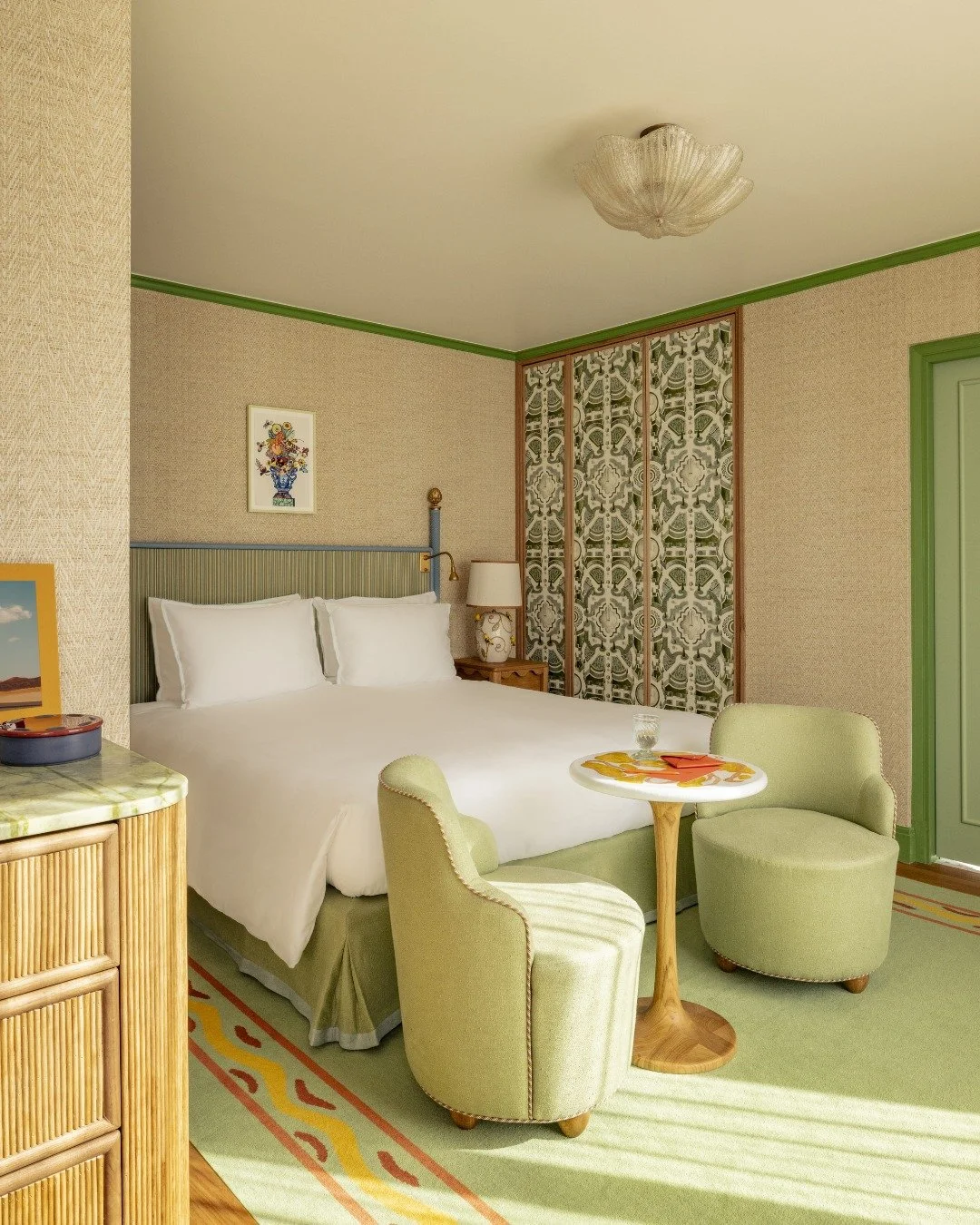 LA FANTAISIE - PARIS

The Home of Joy in the heart of Paris. La Fantaisie offers a complete experience combining lush design, convivial living spaces, seasonal cuisine served at the Caf&eacute; or the Restaurant, a rooftop cocktail bar and a spa. An 