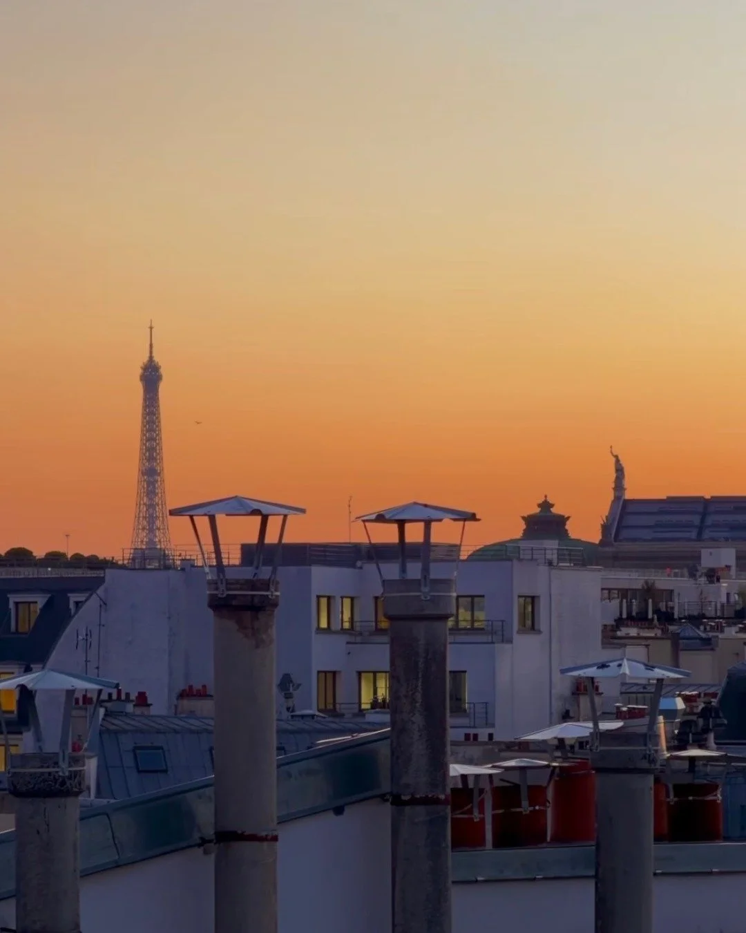Sunsets in Paris hit different ✨

Best enjoyed from @lafantaisieparis rooftop.

#LaFantaisieParis #SurMesureHotelsAndHomes #HomeOfJoy #ParisHotel #HolidayAtmosphere #CityBreakParis #ParisSunset #Rooftop