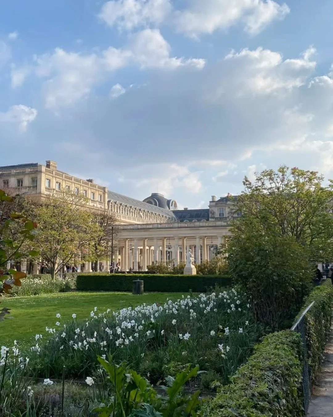 Paris in Summer ☀️

Terraces in the sun, strolls along the Seine, hidden gardens, rooftop cocktails and endless walks through the city's most charming neighbourhoods...

Summer is the perfect season to rediscover Paris at a slower pace.

Make @lafant