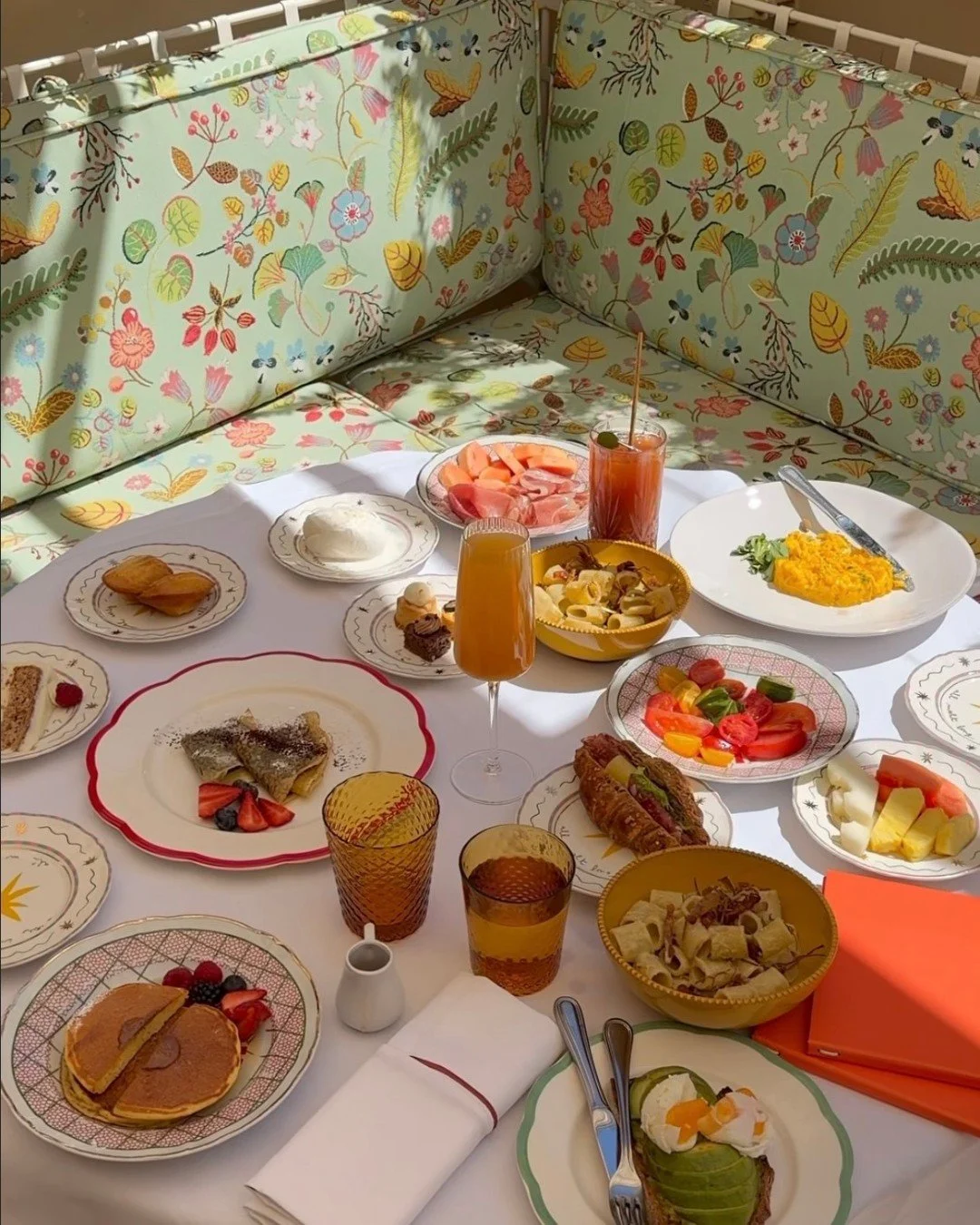Sunday Brunch at @casamontiroma 🥐

A generous buffet, seasonal ingredients and Italian specialties served in the heart of Rome&rsquo;s vibrant Monti district.

The perfect way to enjoy a relaxed Sunday with family and friends.

#CasaMonti #BoutiqueH