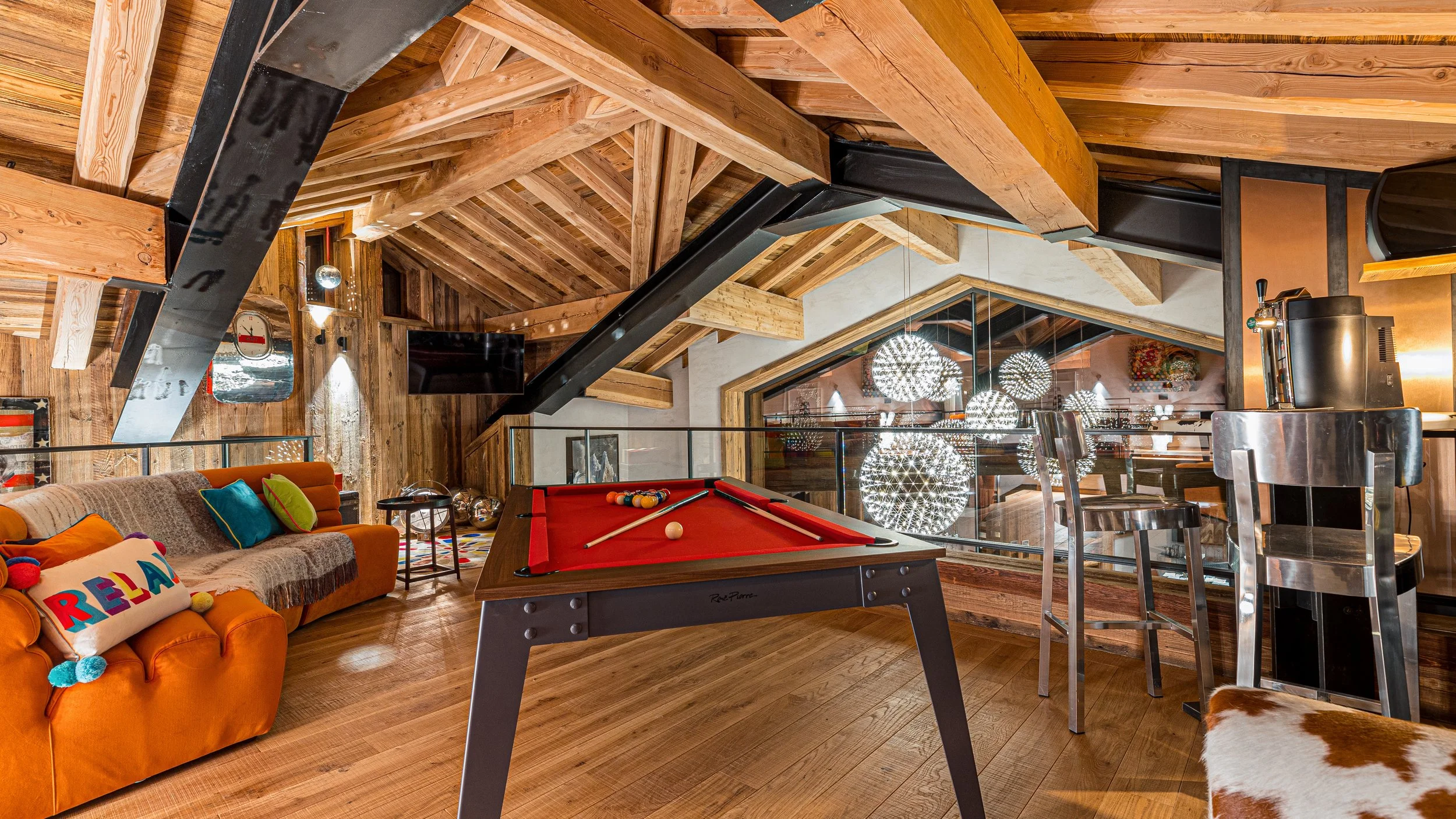 Games room, bar & family-friendly layout