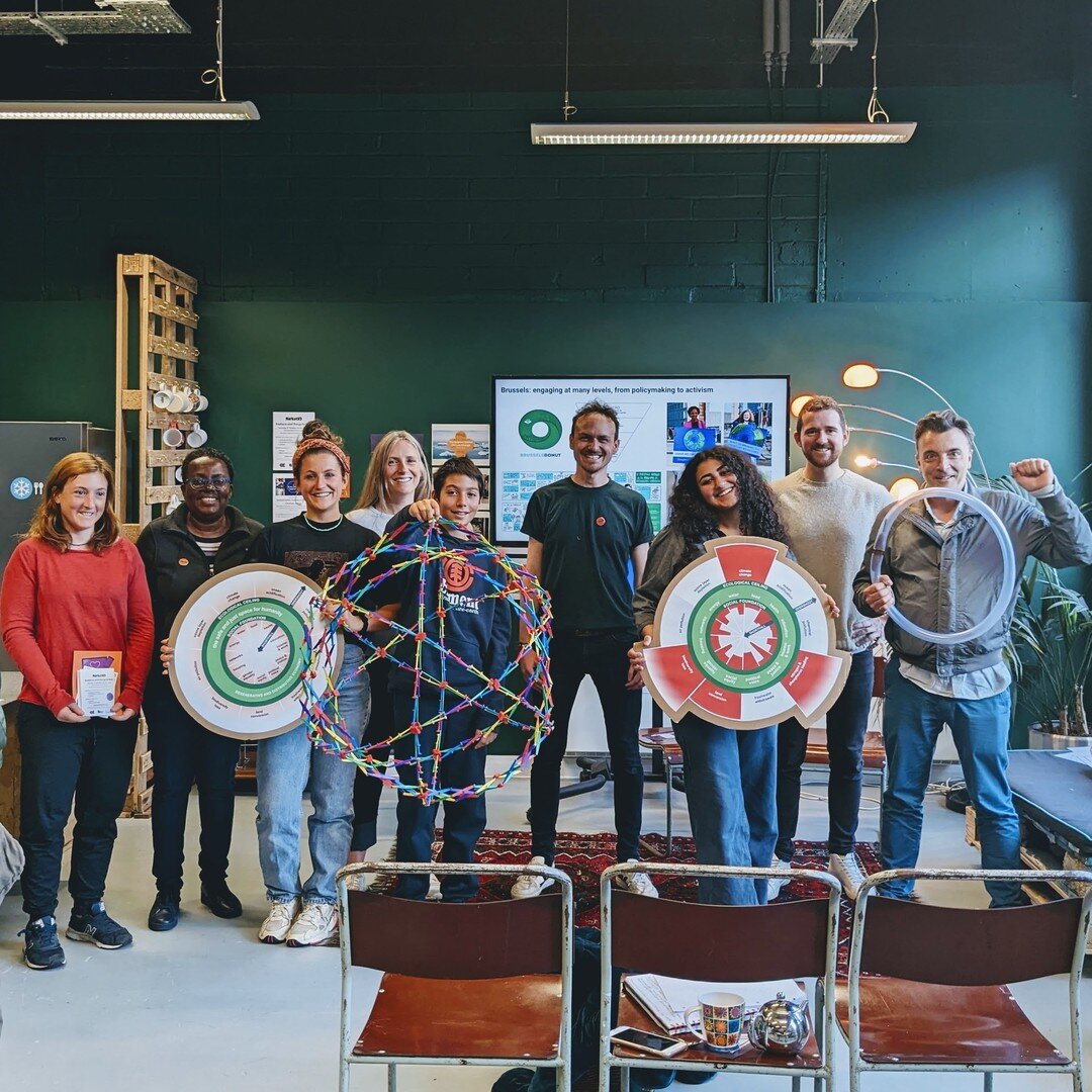What an amazing session we had last Saturday with @rob_shorter  from the @doughnuteconomics!

Thank you to all who came and participated to this discussion with enthusiasm and thank you Rob for sharing the love and passion 🙌🌍📉🍩📈

#DoughtnutEcono