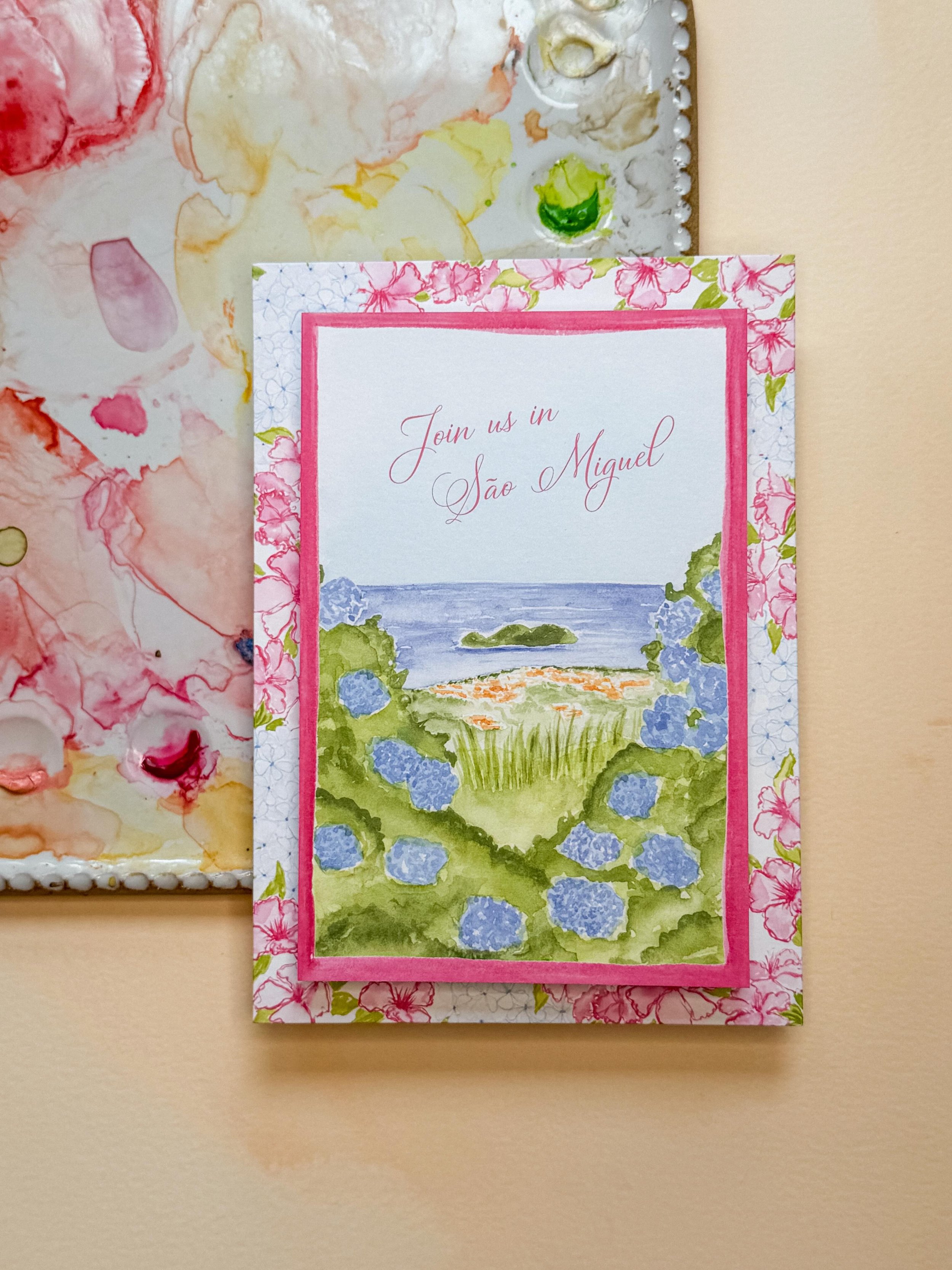 It&rsquo;s so fun to transport your guests to your insanely beautiful wedding location before they even rsvp ✨🇵🇹 
&bull;
&bull;
&bull;
&bull;
# 
Hand painted watercolor, Destination wedding, custom watercolor wedding invitations, custom map, intern