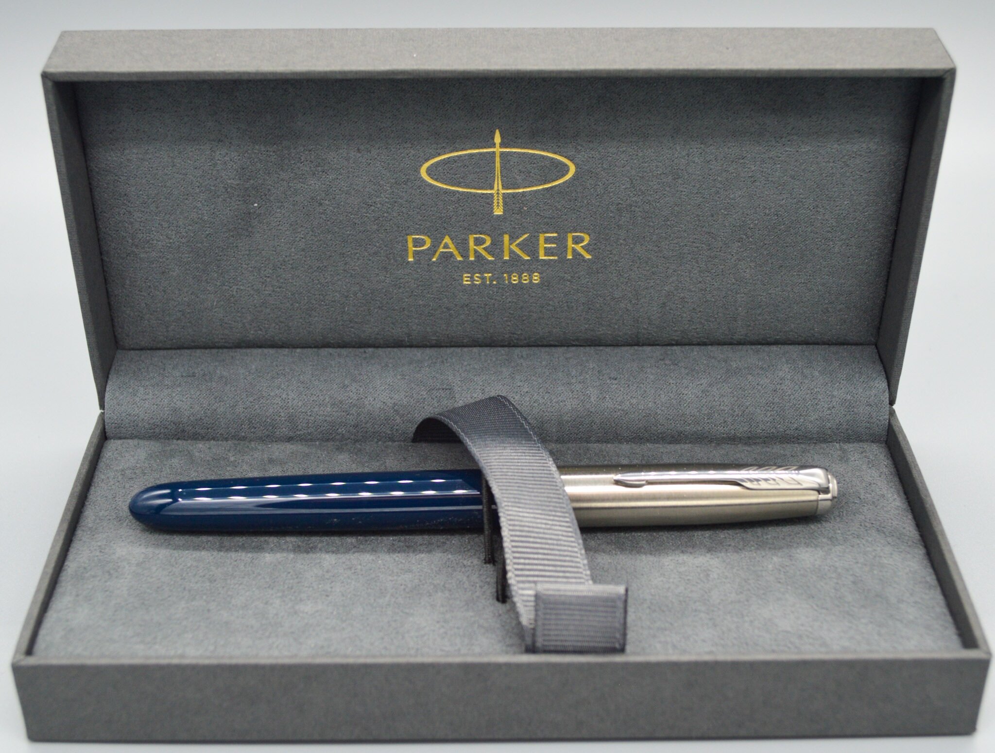 Perfect Parker pen in ballpoint pen blue ink you pick the color without the box