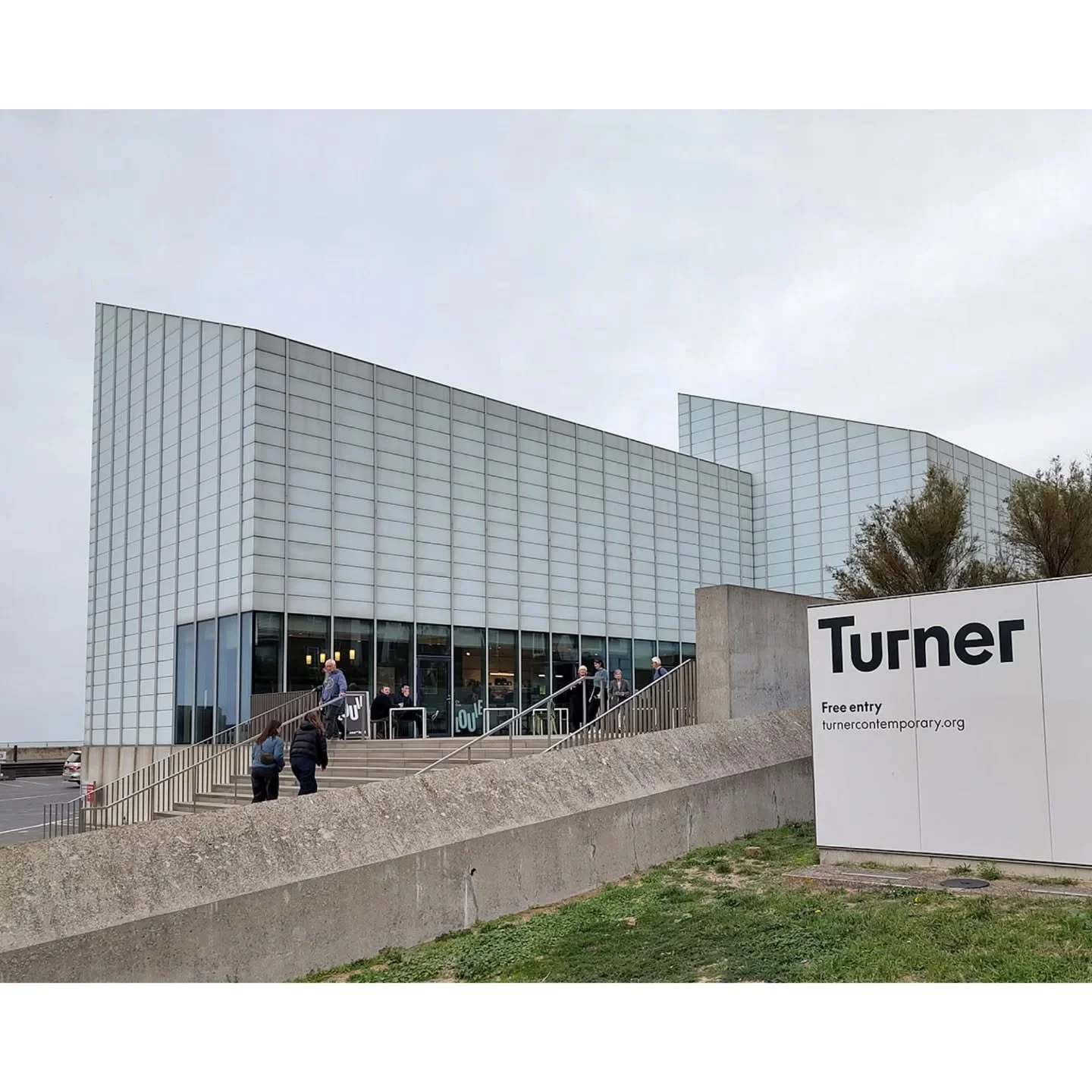 Thank you to everyone who popped by @SilverplusForm this weekend in Margate at the beautiful @turnercontemporary and to @nessawarnerjewellery and @formplusgestalt for curating a delightful market
.
It was lovely to explore a new stretch of coastline,