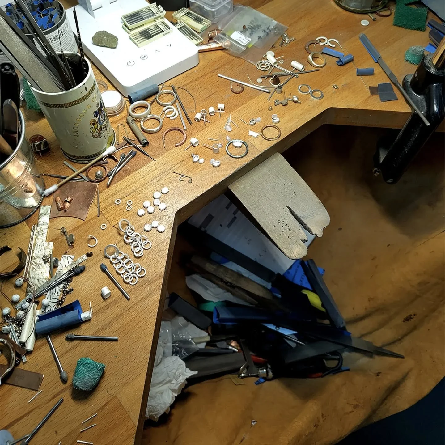 I wish I could say that my bench only looks like this in the run up to Christmas... but really I'm a messy worker all year round! 
.
I love working on several pieces at once, and here I have several pieces on the go, busy getting ready for 