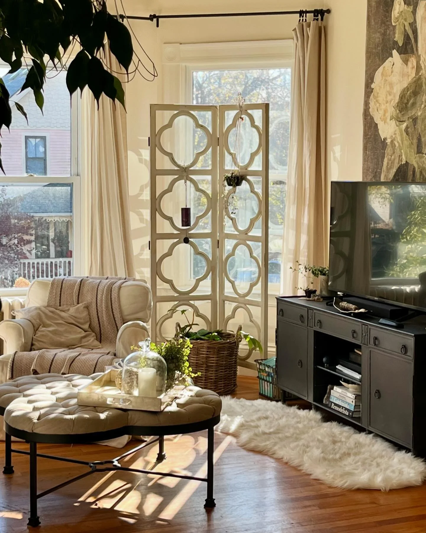 When the light hits just right&hellip;🫶🏼

#sattvicliving #plantmagic #bekind #highvibefood #compassion #ayurvediclife #highvibeliving #mindfulliving #melrosema #02176 #yoga #gunayoga #selfcare #motherearth