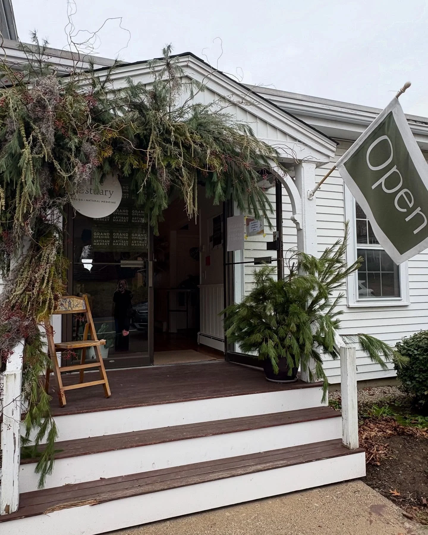 After a whirlwind week in Ireland, I returned to a weekend that greeted me with some of my favorite people and places. 

At the @herbstalk Wintergreen Market in Somerville on Saturday I got to hang with two of the most amazing and inspiring women I&r
