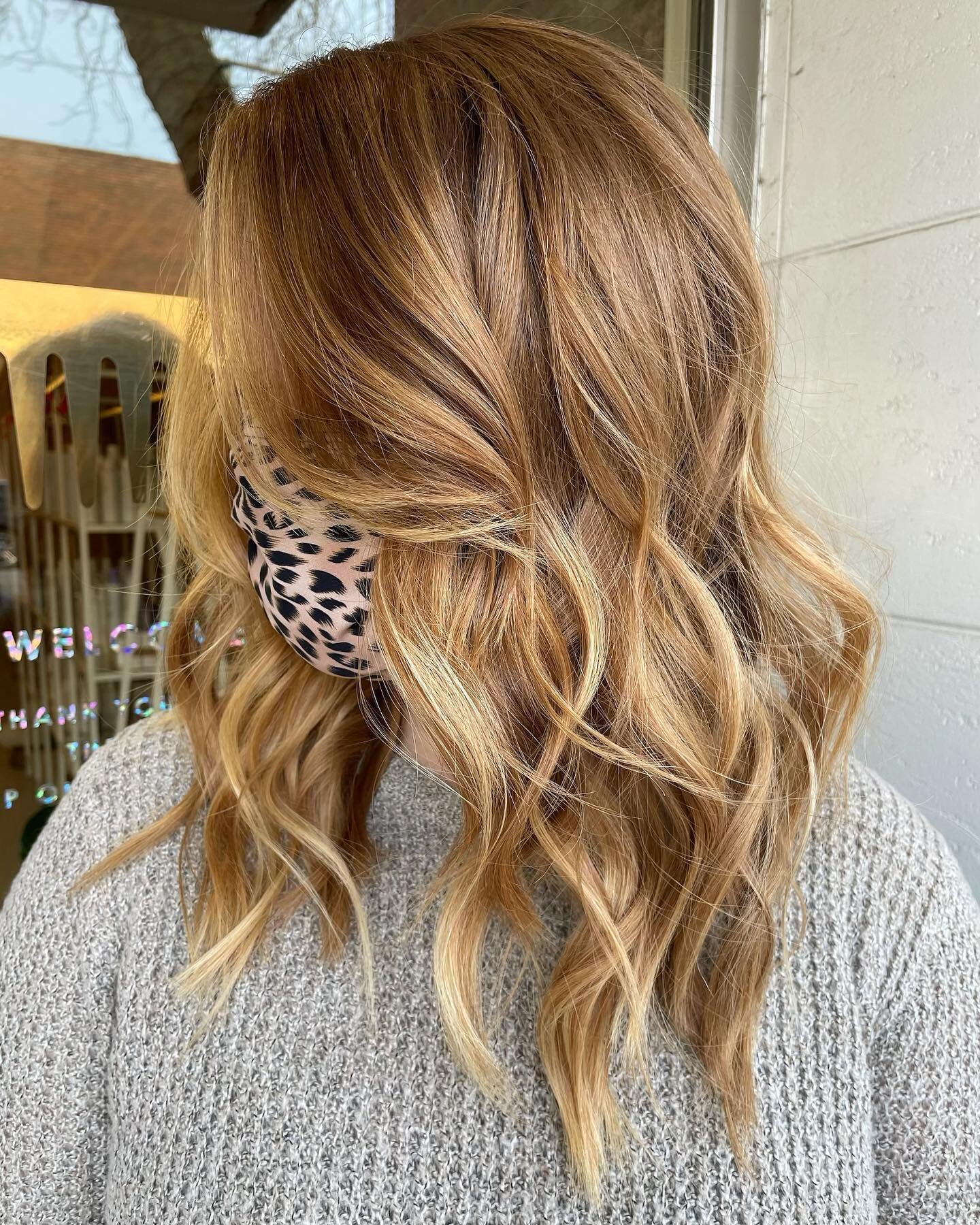 Chelsea✨ 
#amyatgoldcomb #goldcombsalon 
.
.
.
#bellinghambalayage #bellinghamsalon #pnwbalayage #balayagespecialist #bellinghamhaircolorspecialist #redcolormelt #redheadgirl #strawberryblondebalayage💁🏼 #strawberryblonde #behindthechair_com #cultan