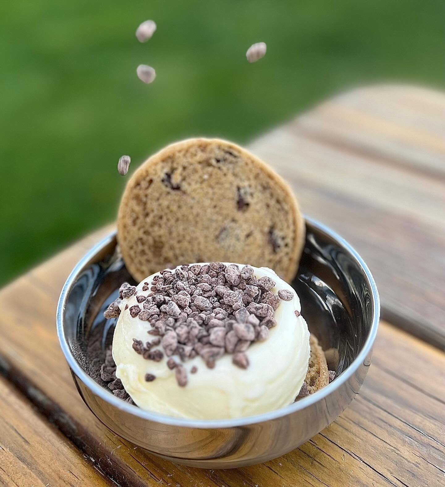 You know the crunchy chocolate bits that cover our Chocoholic Sundae? (Ahem, see our last post). Well, we have a staff favorite secret for you. 

Order the off-menu Crunchy Cookie Sandwich, and you&rsquo;ll get a layer of those yummy crunchy bits nes