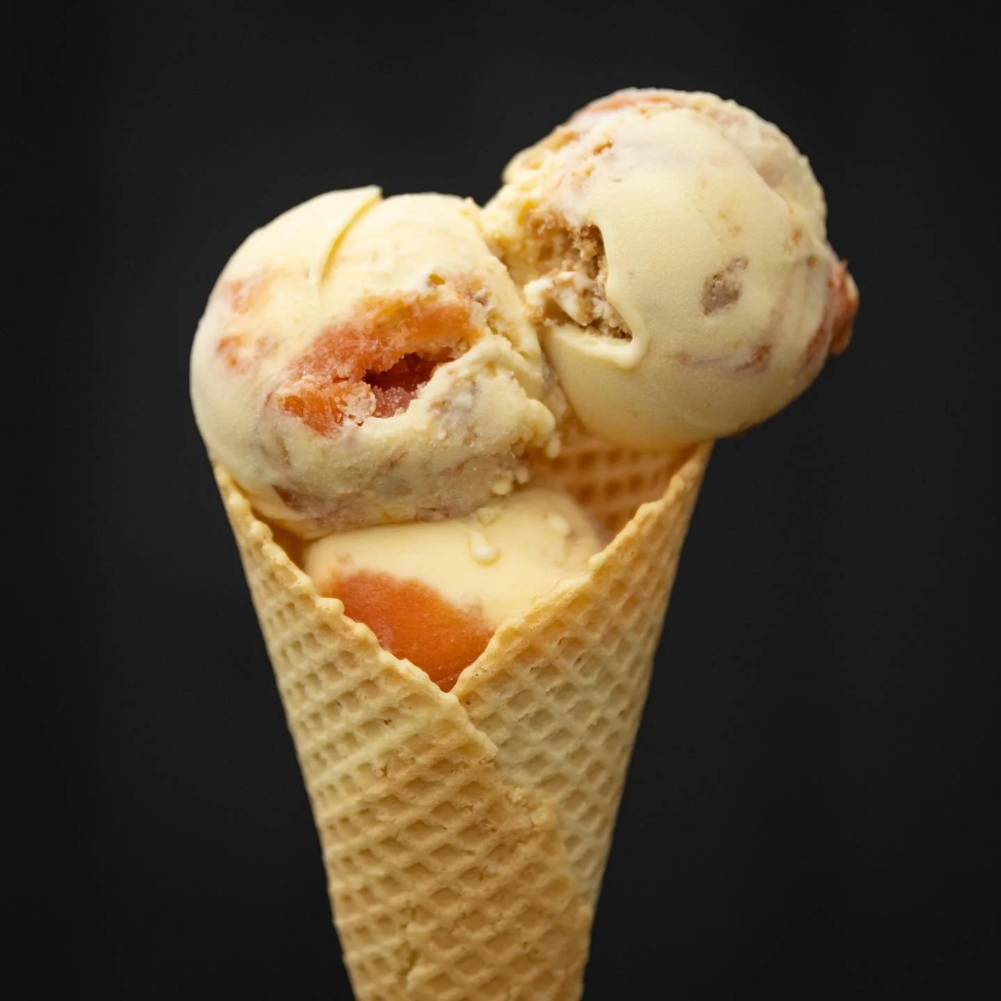 🚨 New Flavor Alert 🚨 

Peach Cobbler custard is here, made with ripe, peak-season peaches, and a swirl of almond oat crumble for that perfect cobbler twist! 🤩🍑🥧