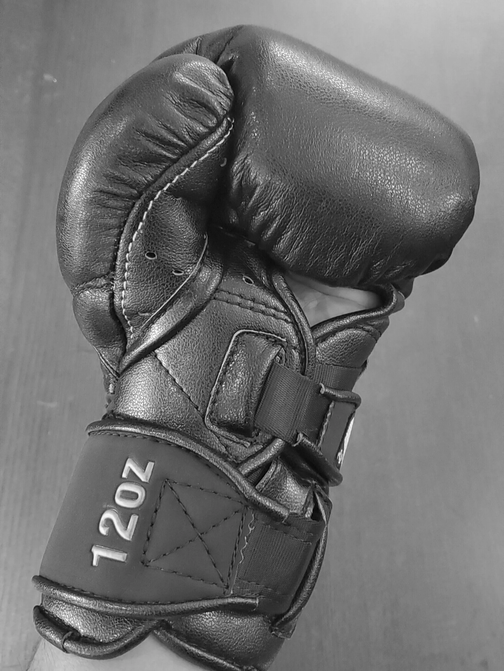 Onx XFactor (12oz Velcro) — Fightglove Reviews