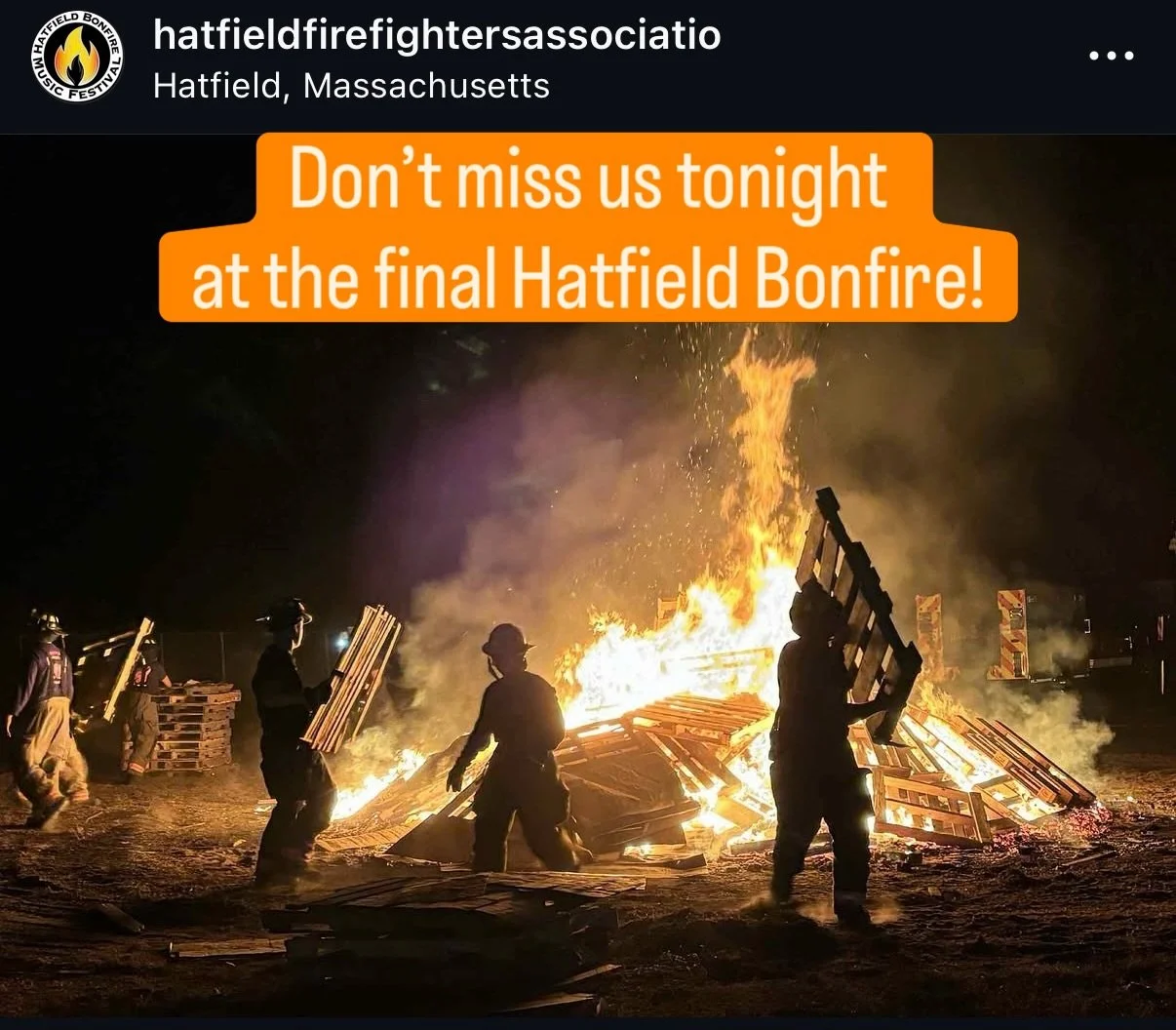 One final Hatfield Bonfire. 

Tonight, 10/17

#cremebrulee #westernmass #hatfieldma #foodtruck #firefighters
