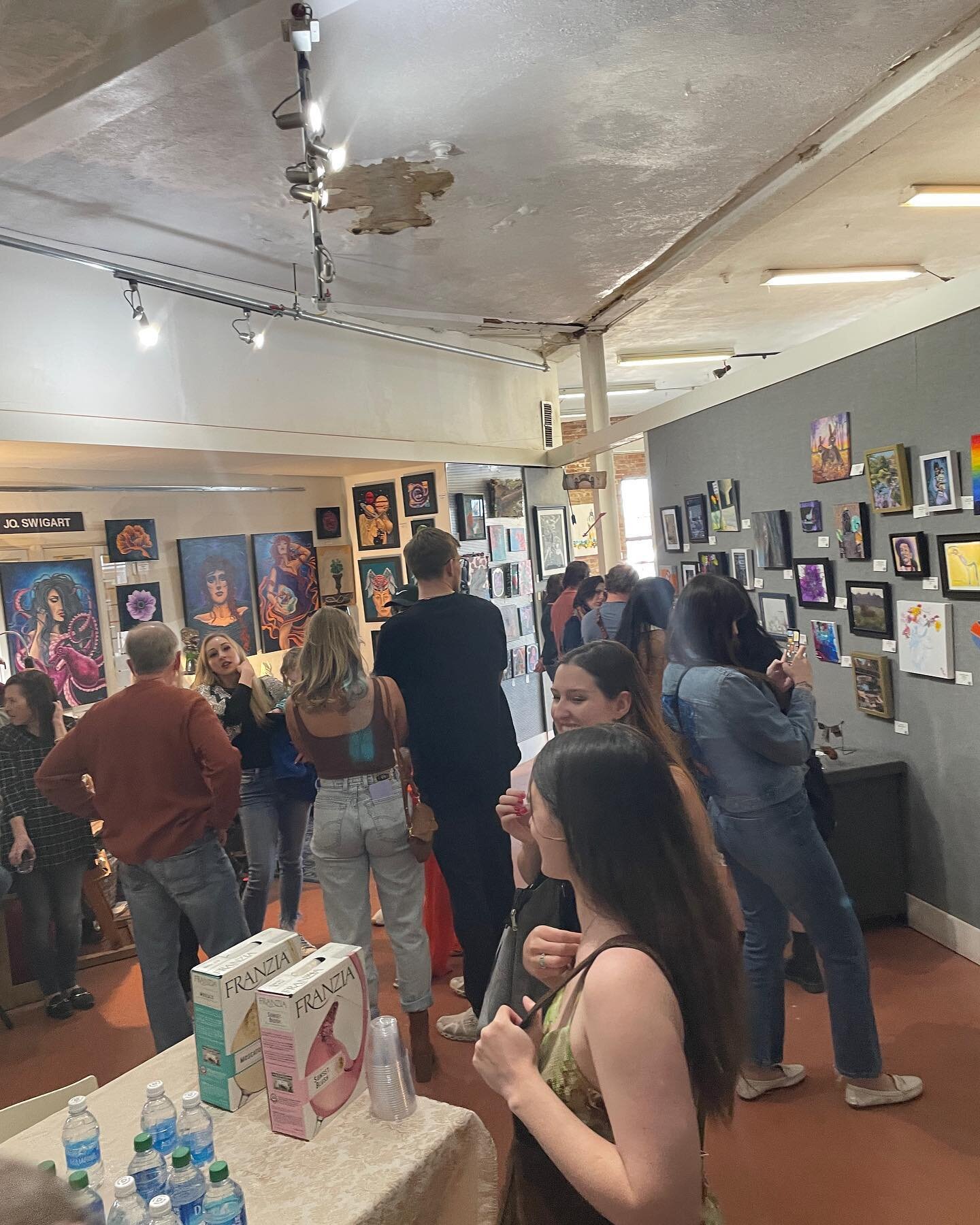 @okartguild small works show was awesome!!! So cool to see the range of styles and media in our group. Also, the new location at @paseogalleryone is 👌🏽. The show is up through the end of the month- go check it out!

#oklahomaartist #oklahomaartguil