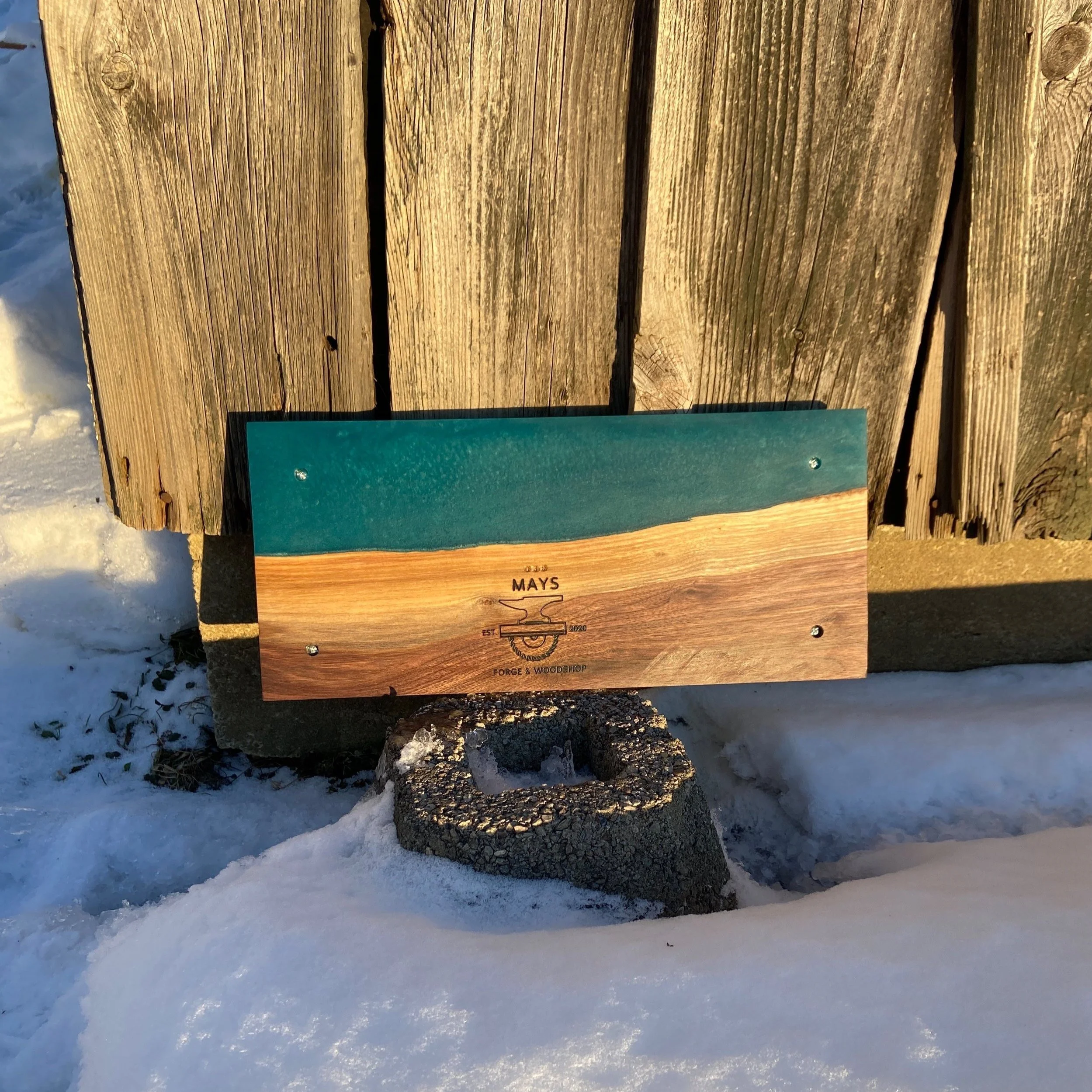 resin epoxy walnut live edge