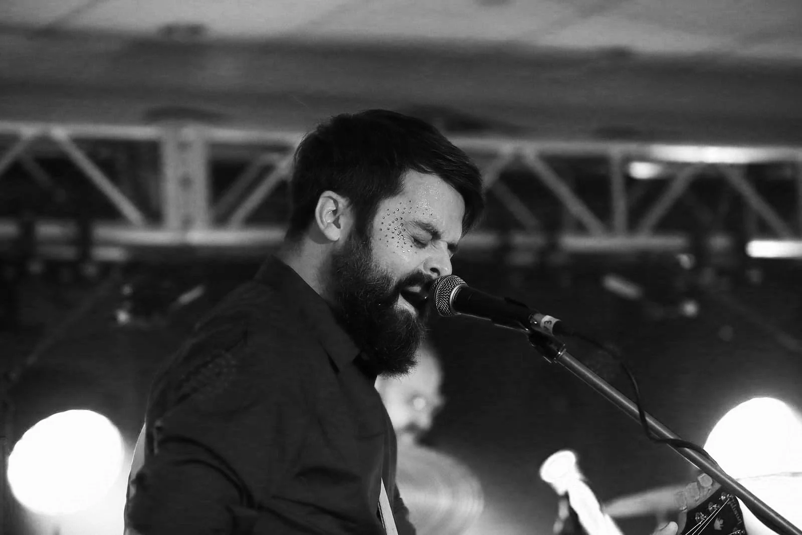 shows — PILLOW FITE