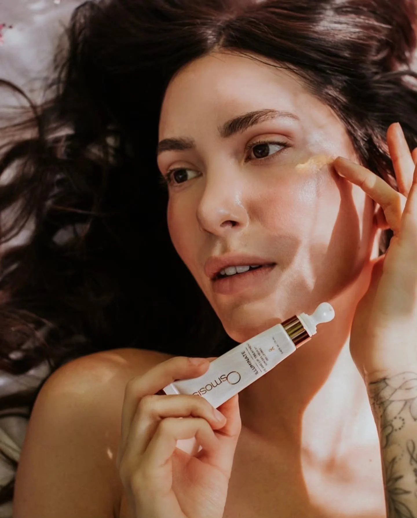 When your under eyes need extra care, reach for Illuminate Eye Treatment 🦄✨️

Created to hydrate, brighten, and protect the delicate under-eye area, infused with intelligent ingredients that boost collagen production, address dark circles, improve f