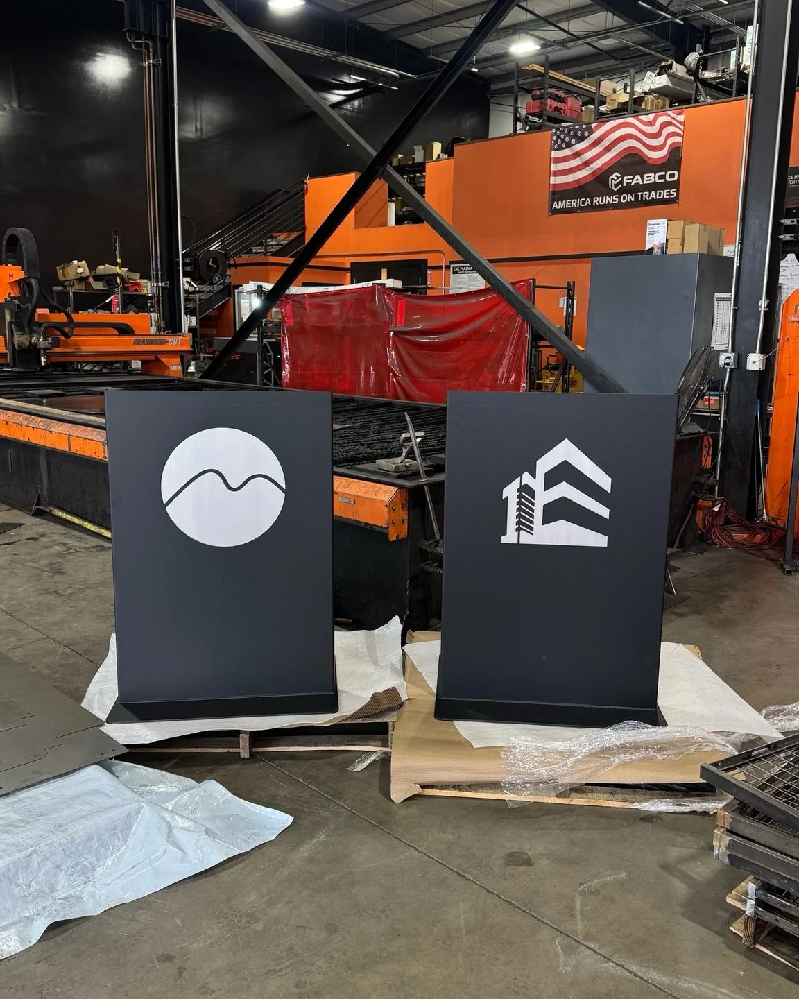 CUSTOM LOGO PODIUMS 👀