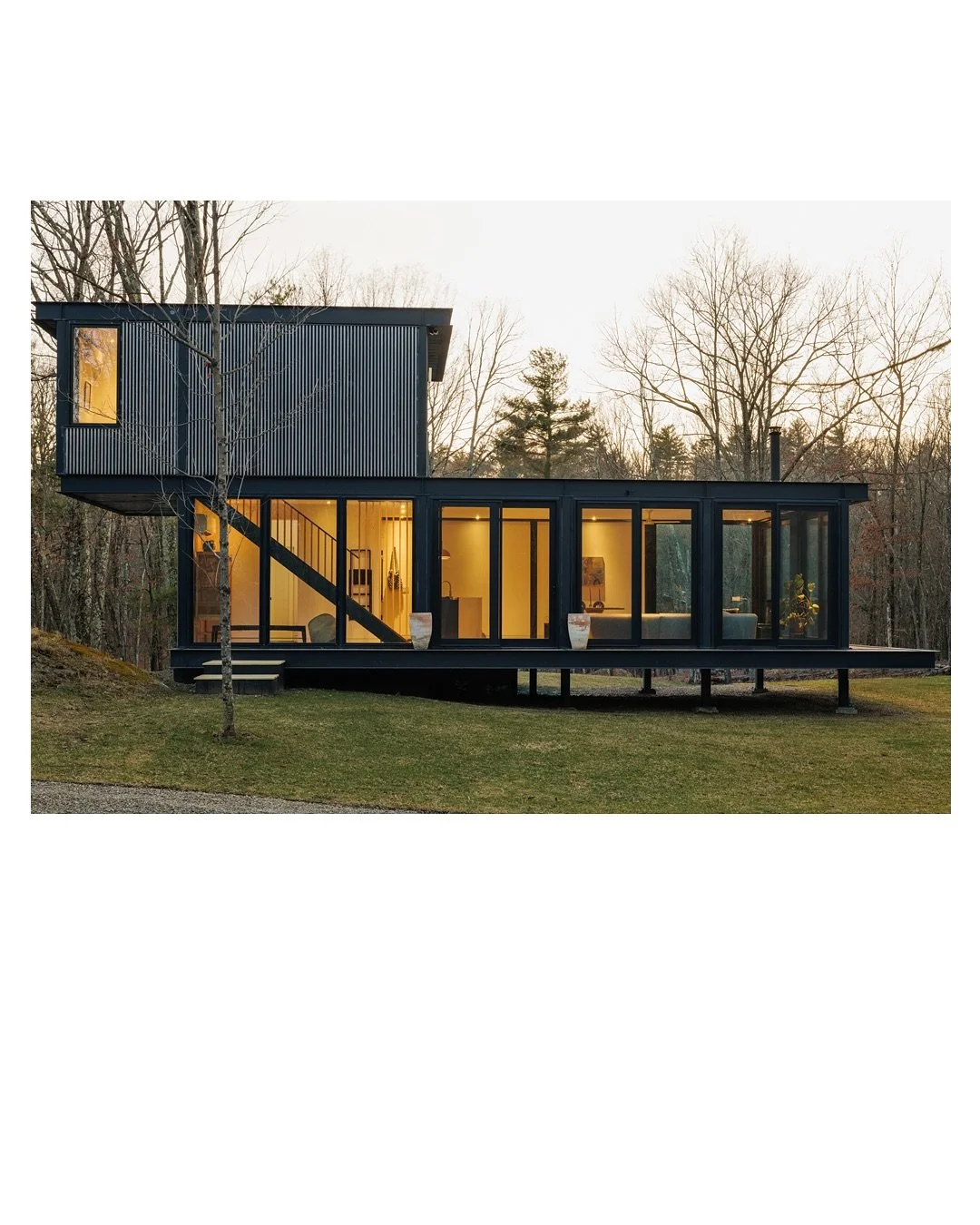 A very sweet contemporary home in Milan, NY photographed for @oberland_upstate @upstate_down 
.
.
.
#modernhome #modernhomes #modernhomedesign #contemporaryarchitecture #architecturalphotography #interiorphotography #interiordesignphotography #milann