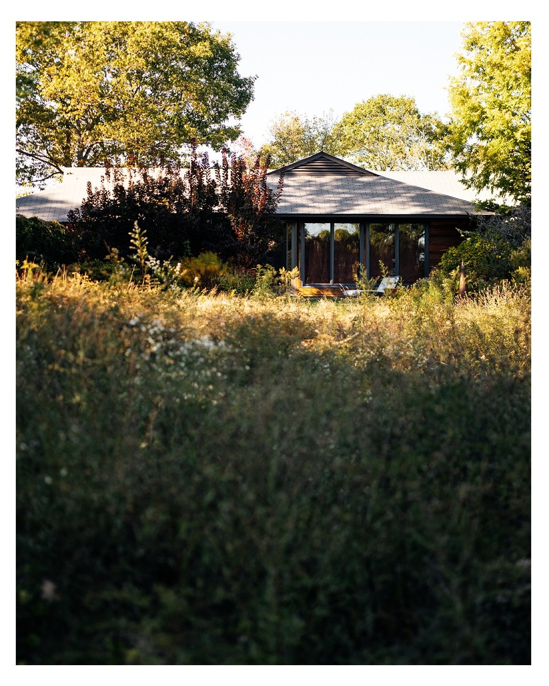 It&rsquo;s the bathroom sinks for me in this one 🤤
.
.
.
@the.way_we.live #mcm #midcenturydesign #midcenturyfurniture #interiorphotography #architecturalphotography #hillsdaleny #upstateny