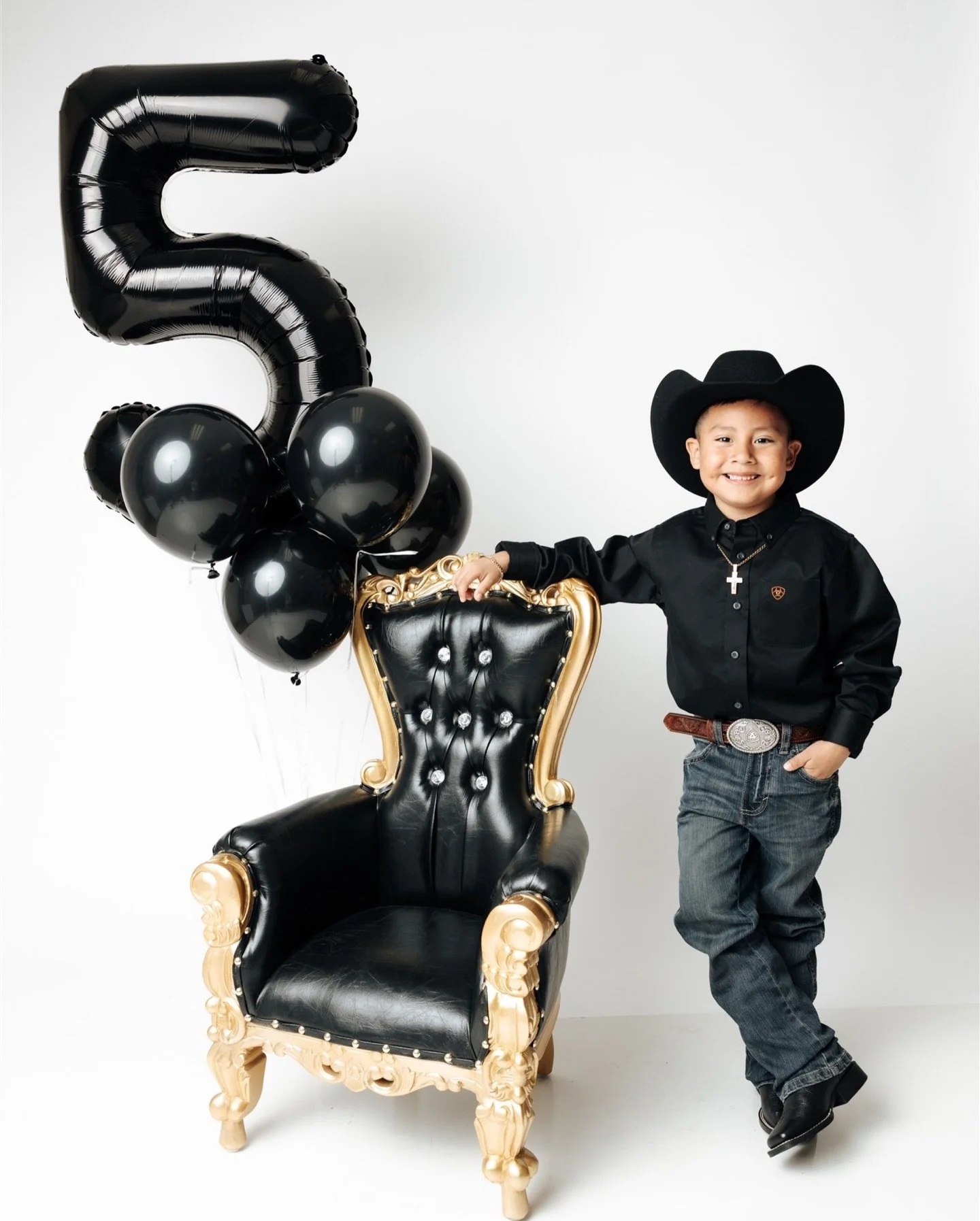 Happy birthday Sebas 😇✨🫶🏽

#thronechair #kidsthronechair #socalphotography #venturacountyphotographer