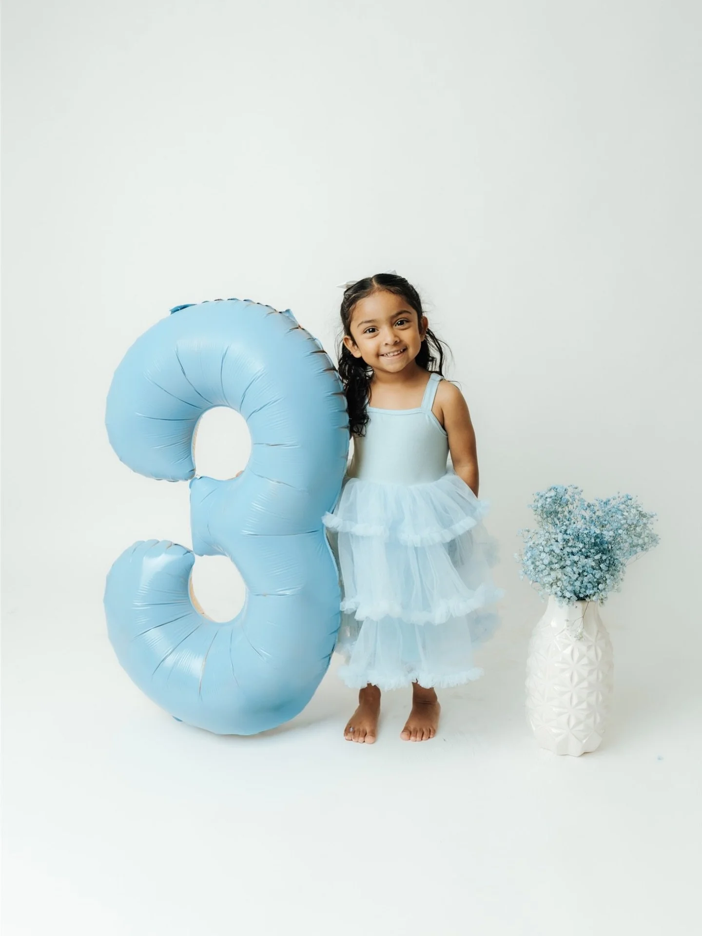 Such a cutie 🥹🩵🫶🏽✨

#socalphotographer#socalnewbornphotographer #venturacountyphotographer #socalfamilyphotographer #milestonephotographer