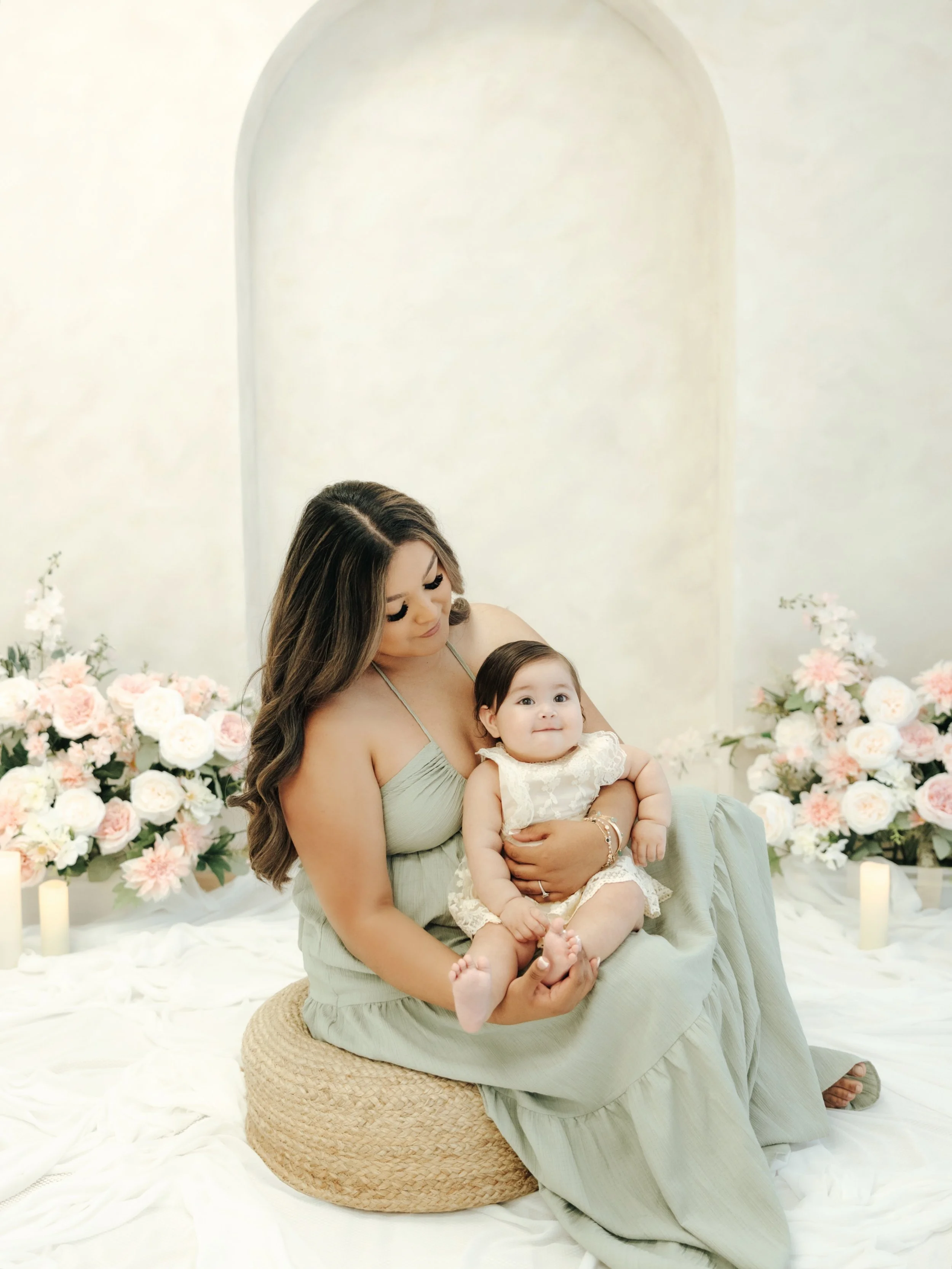 🌷✨ Mother&rsquo;s Day memories from this yeara arch setup 
Thank you for helping me make  this Mother&rsquo;s Day minis special 🥹

#mothersday #venturacountyphotographer #socalphotographer #venturaphotographer