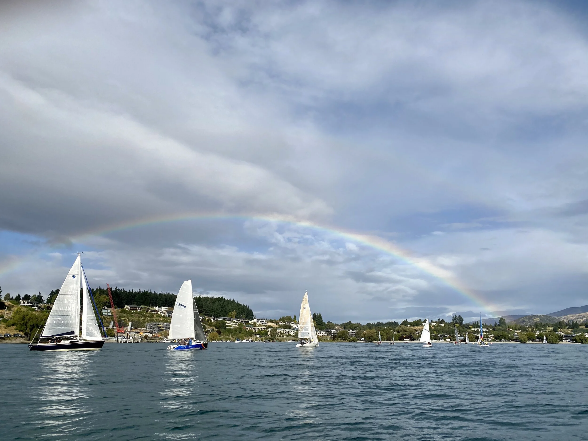 Sailing on Lake Wanaka means fighting erratic mountain winds, but the scenery doesn’t dissapoint.