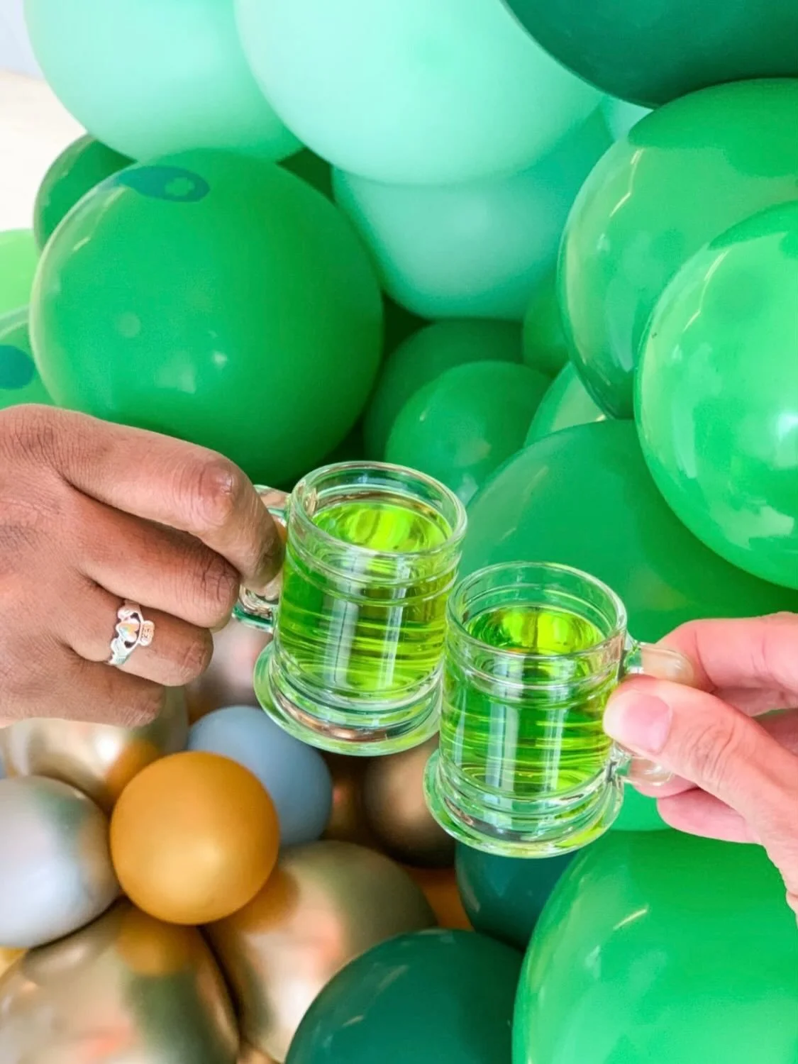 Let&rsquo;s get the PADDY started!! Happy St. Patrick&rsquo;s Day! ☘️ 

@racheldemarte 
@luft.balloon