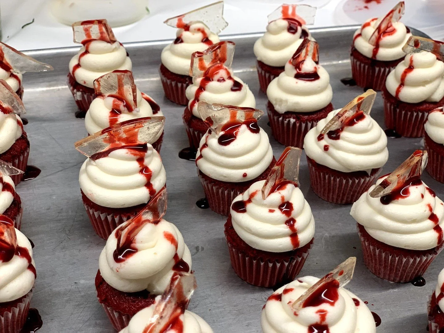 bloody broken glass cupcakes anyone? 🩸