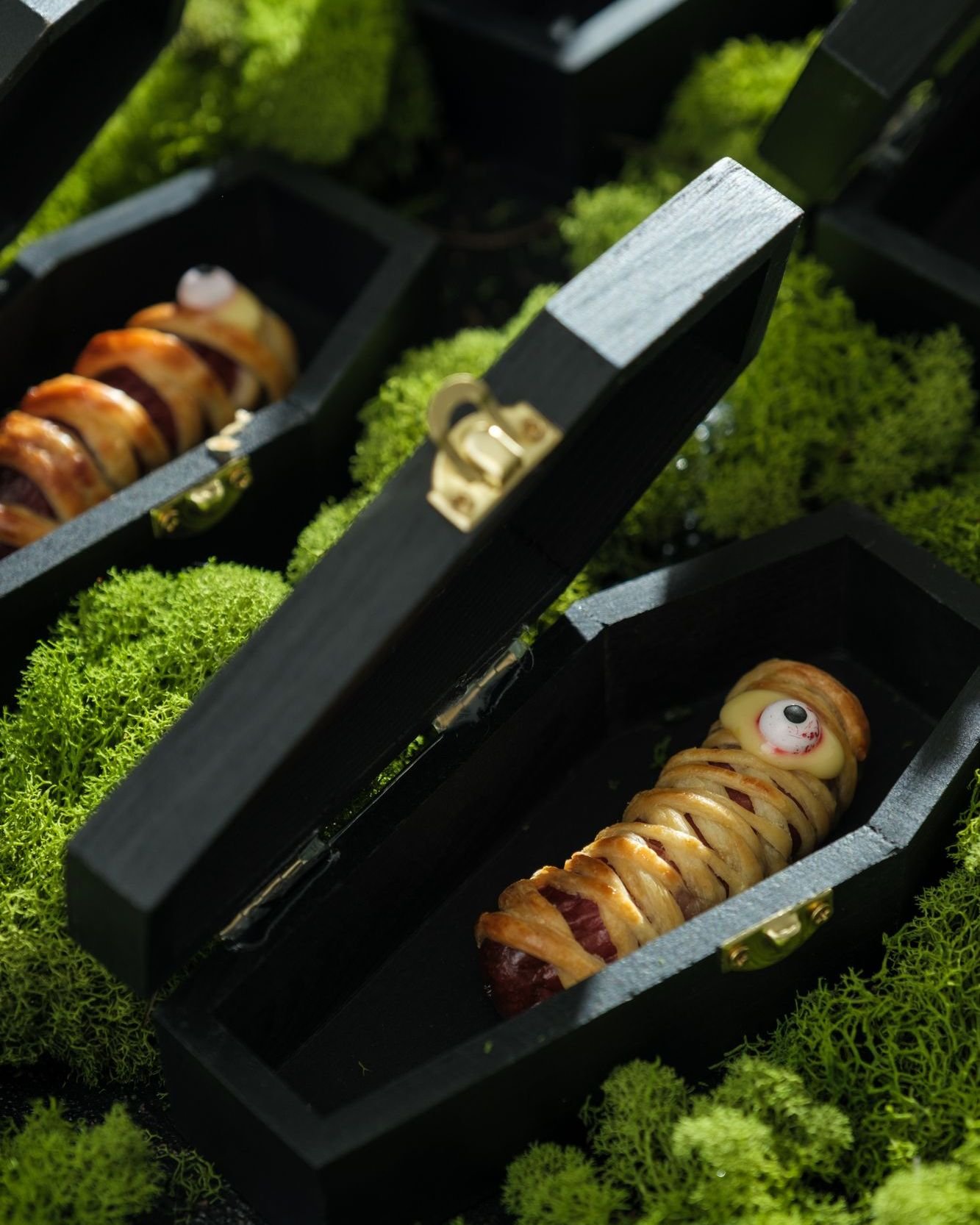 let the ghoul times roll 

@racheldemarte
@revel_decor 
@gregcorner