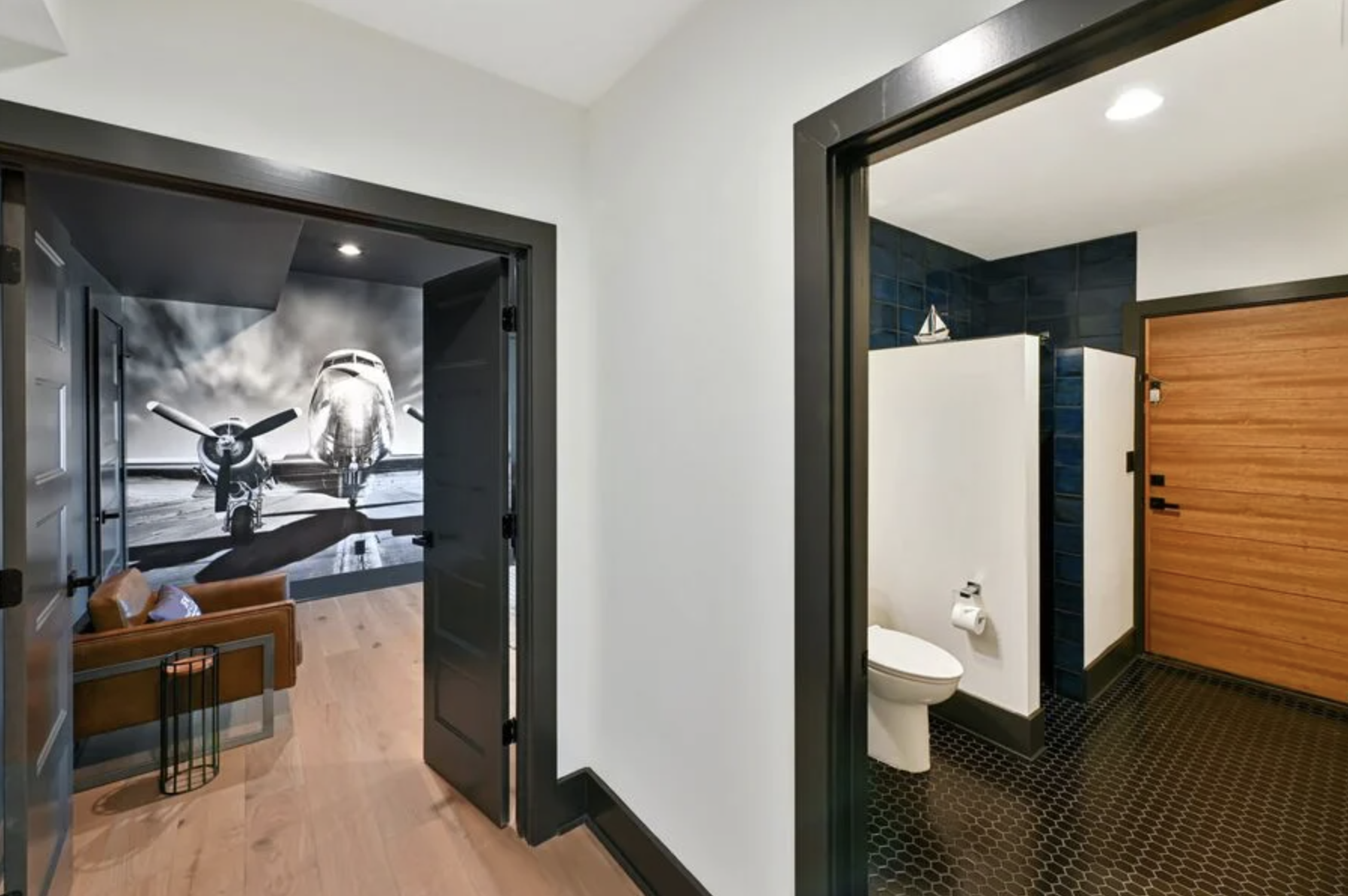 Lower Level King Room 1 Bathroom.png