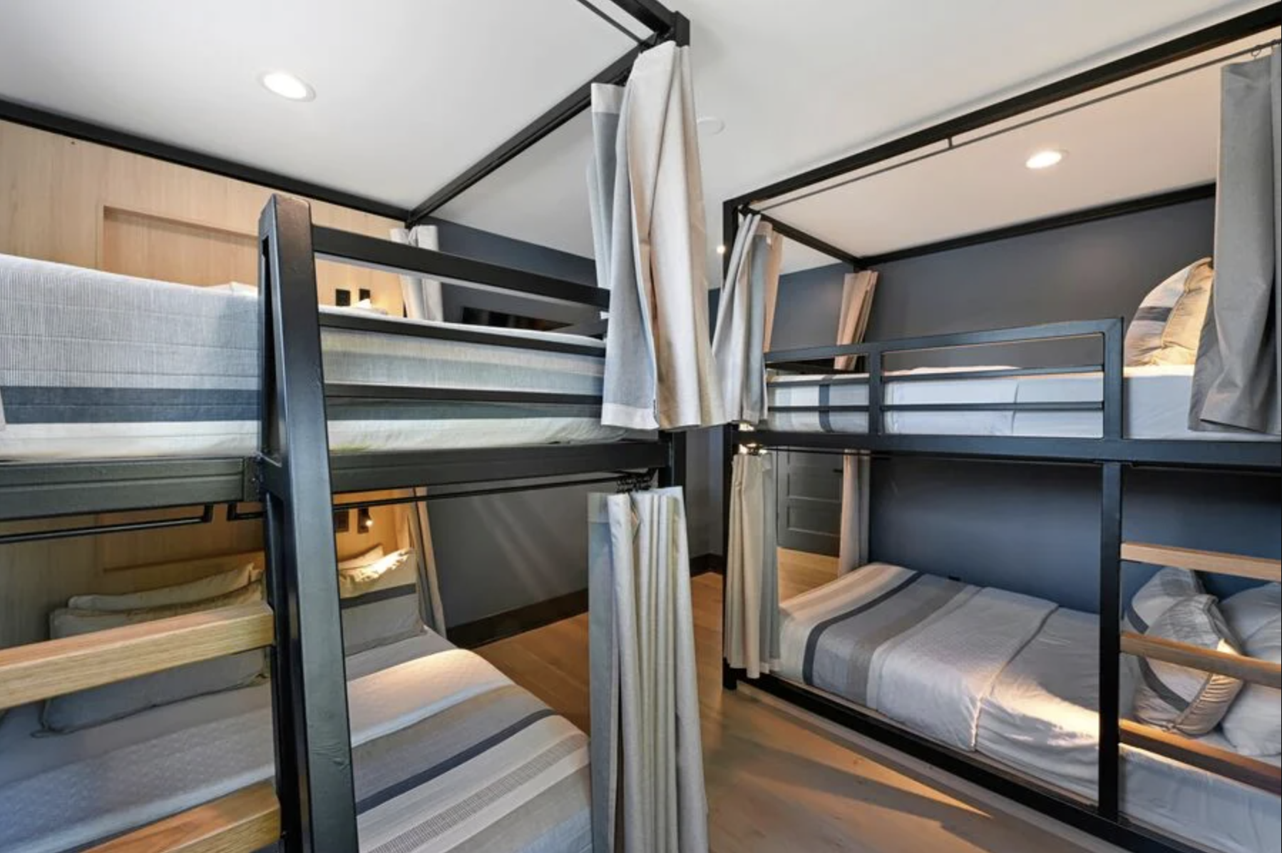 Double Qeen Bunk Room 2.png