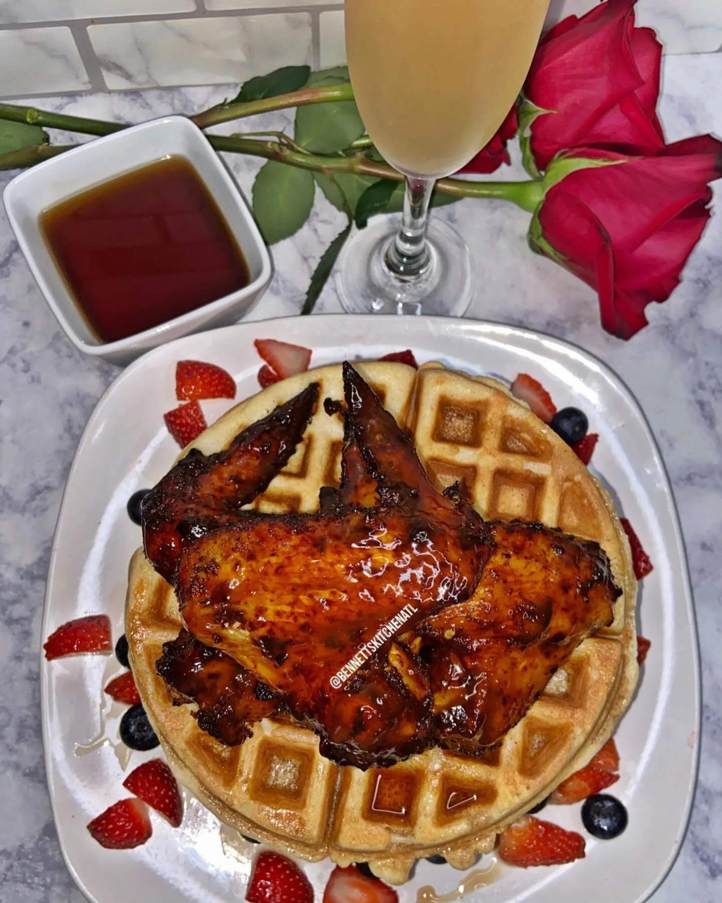 Jerk Chicken &amp; Waffles 🧇 
.
We can do this for hourssss&hellip;Brunch Us!

#jamaicanfood  #yawd #yawdfood #atl #atlantafoodies #chef #catering  #yummyfood #blackowned #blackownedbusiness #menu #preorder #atlantamakeupartists #brunchvibes #jamaic
