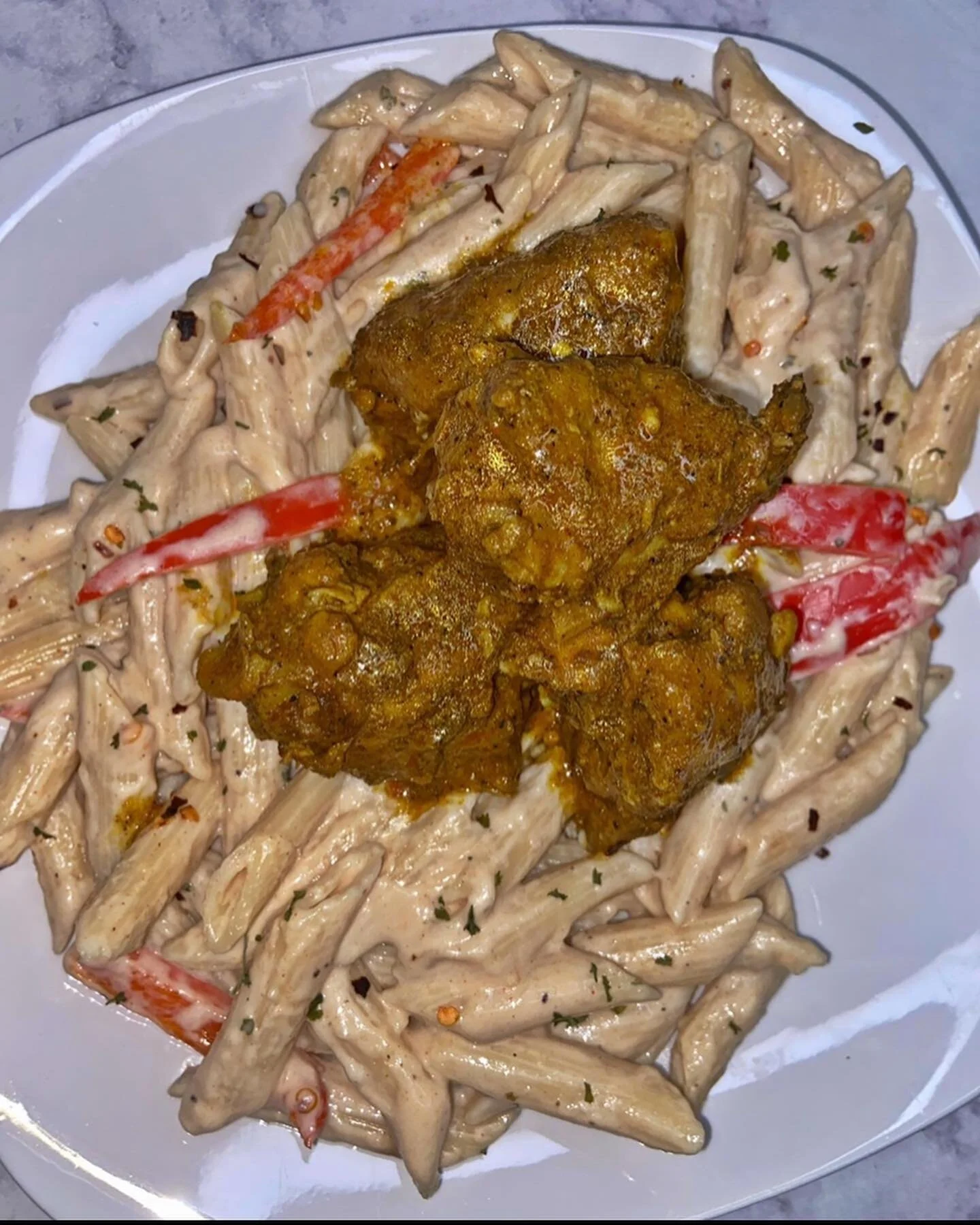 🇯🇲 Curry Chicken Rasta Pasta 
.

#jamaicanfood  #yawd #yawdfood #atl #atlantafoodies #chef #catering  #yummyfood #blackowned #blackownedbusiness #menu #preorder #atlantamakeupartists #brunchvibes #jamaicanvibe #atlanataphotographer #atlantaeats #at
