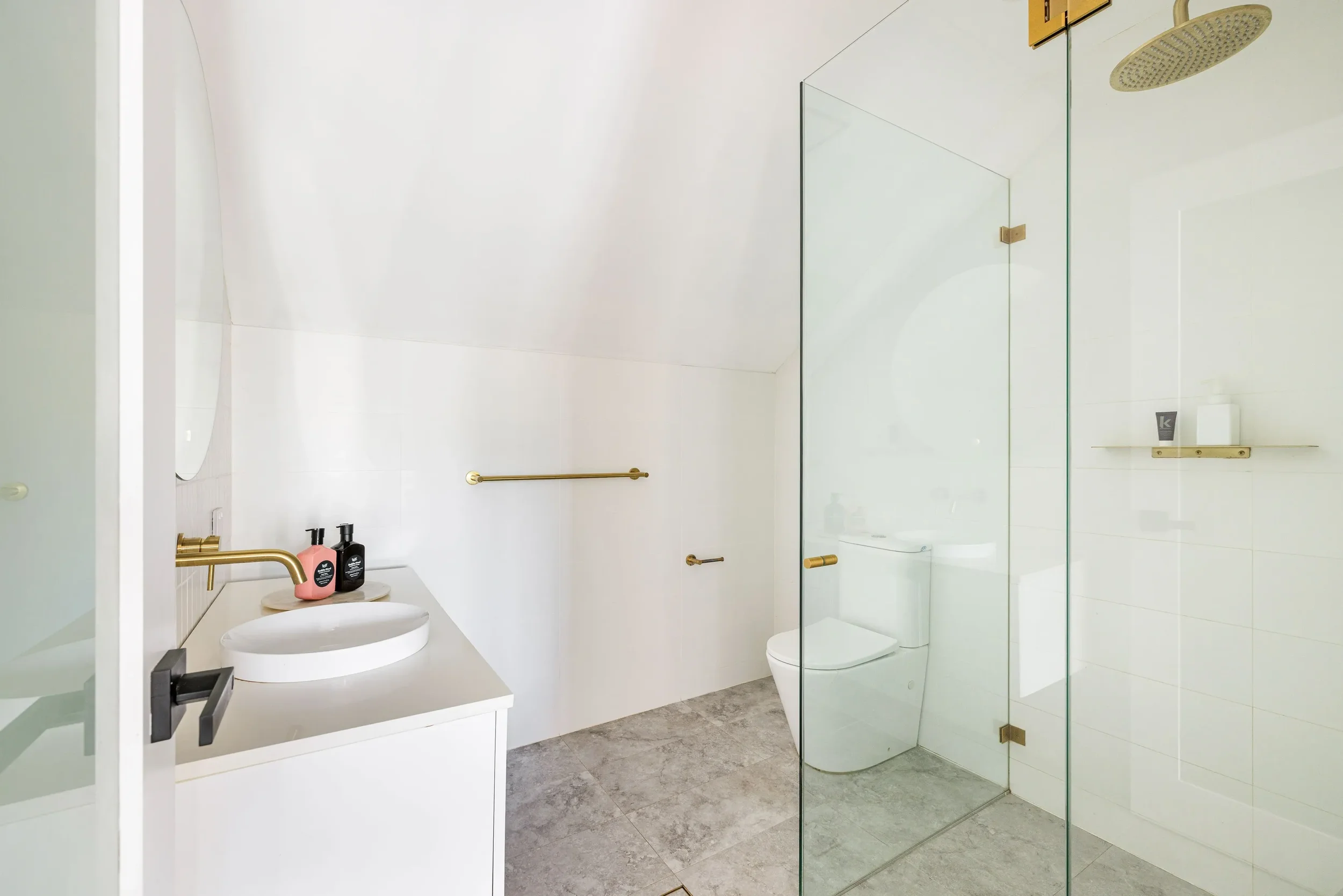 Rozelle- Ensuite bathroom installation
