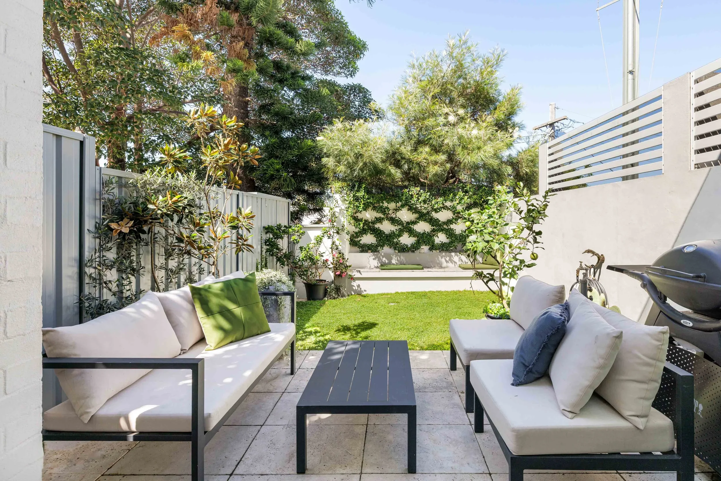 Rozelle - Travertine paved alfresco