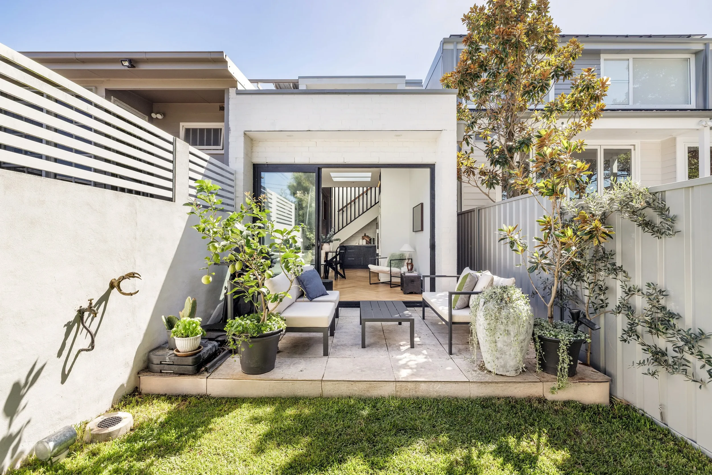 Rozelle - Travertine paved alfresco