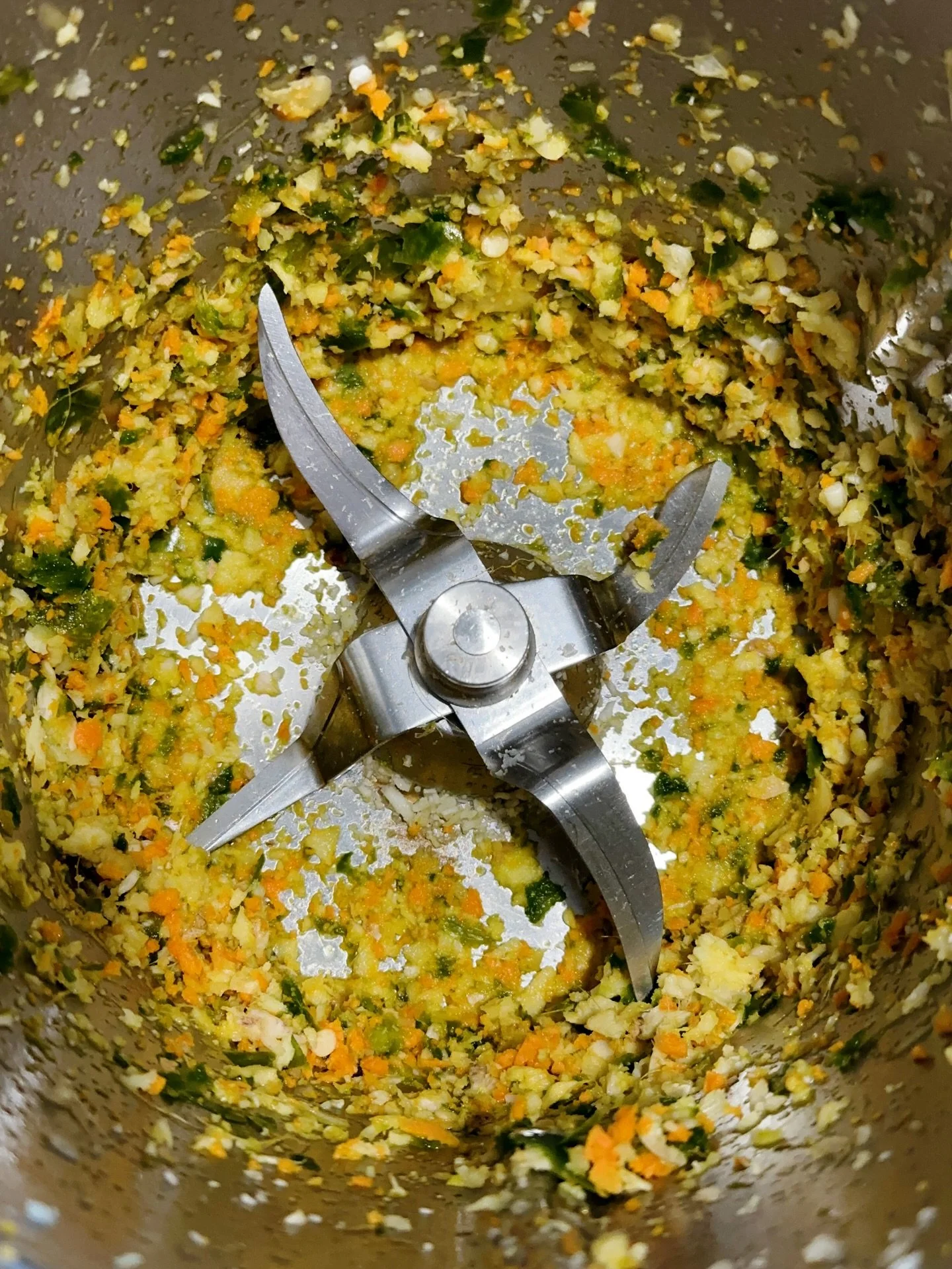 The difference between good curry and unforgettable curry? Fresh aromatics — garlic, ginger, turmeric — chopped perfectly in seconds with the Thermomix®. It’s the kind of tool that makes cooking from scratch effortless… a
