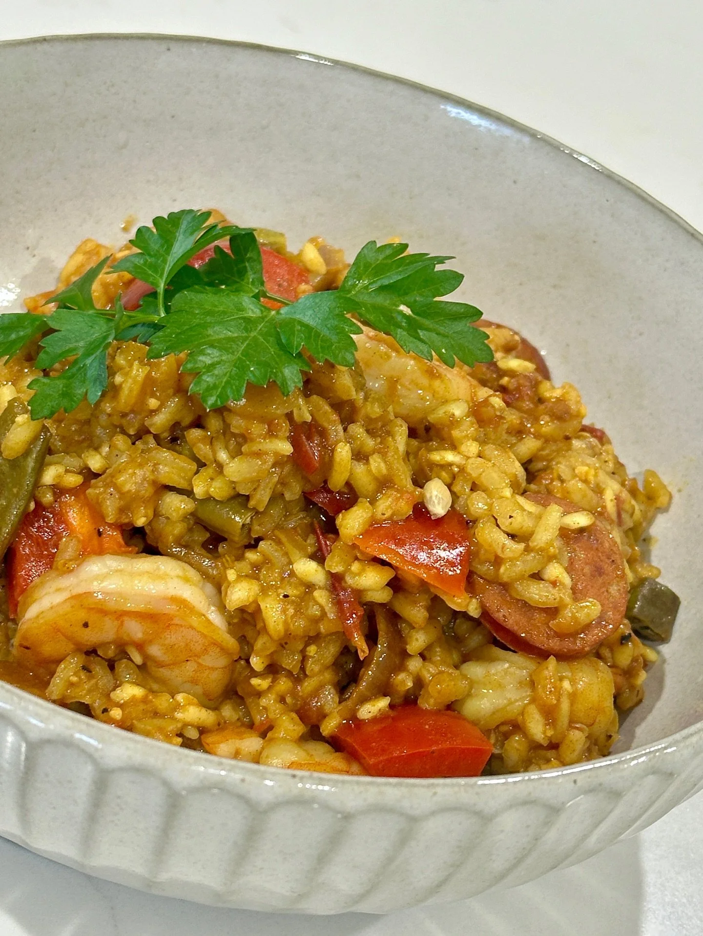 Controversial, I know… but this paella was cooked in cast iron, not a paella pan.
And before any purists come for me — hear me out!
The Firra from TheMix Shop holds heat like a dream, gives you that perfect golden rice base, and looks go