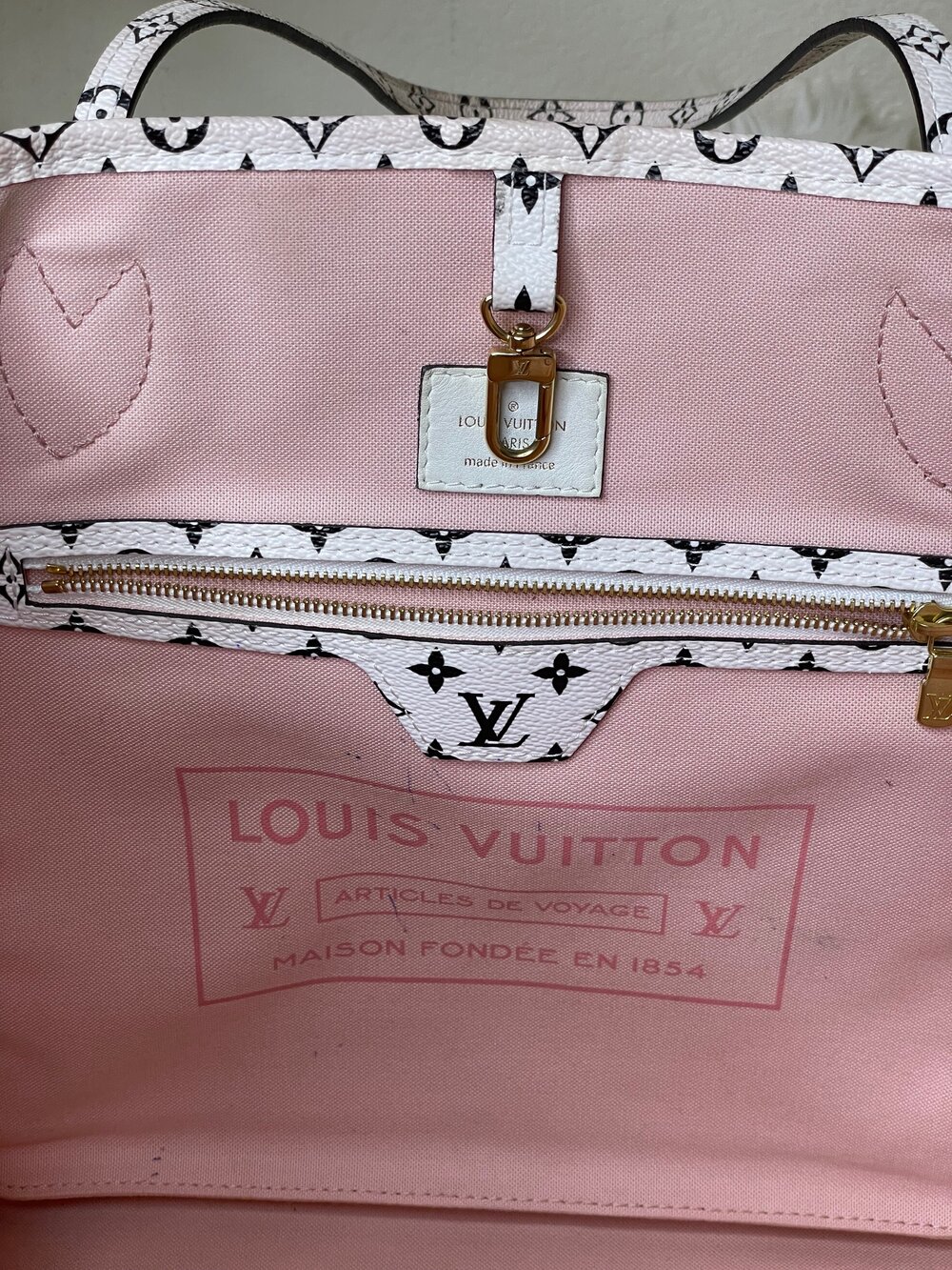 Louis Vuitton Rouge Neverfull MM with Pouch — Lavish Resale Gulf Coast