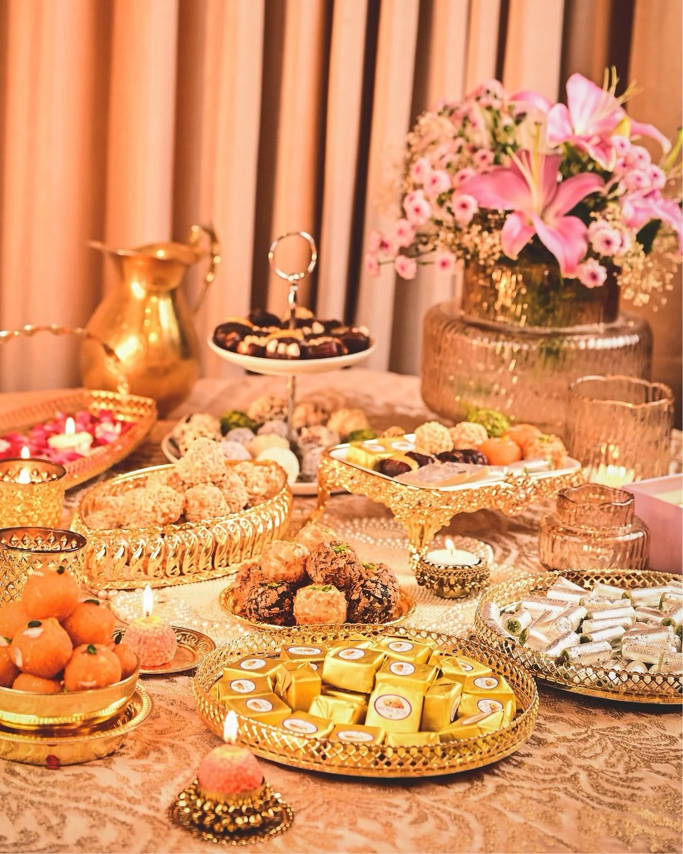 A Diwali spread straight out of dreams β¨πͺ
From melt-in-mouth Motichoor Ladoos and rich Kaju Katli, to indulgent Chocolate French Biscuit Ladoos, nutty Pista Rolls, and classic Dry Fruit Mithai — every bite is crafted to make your celebrations