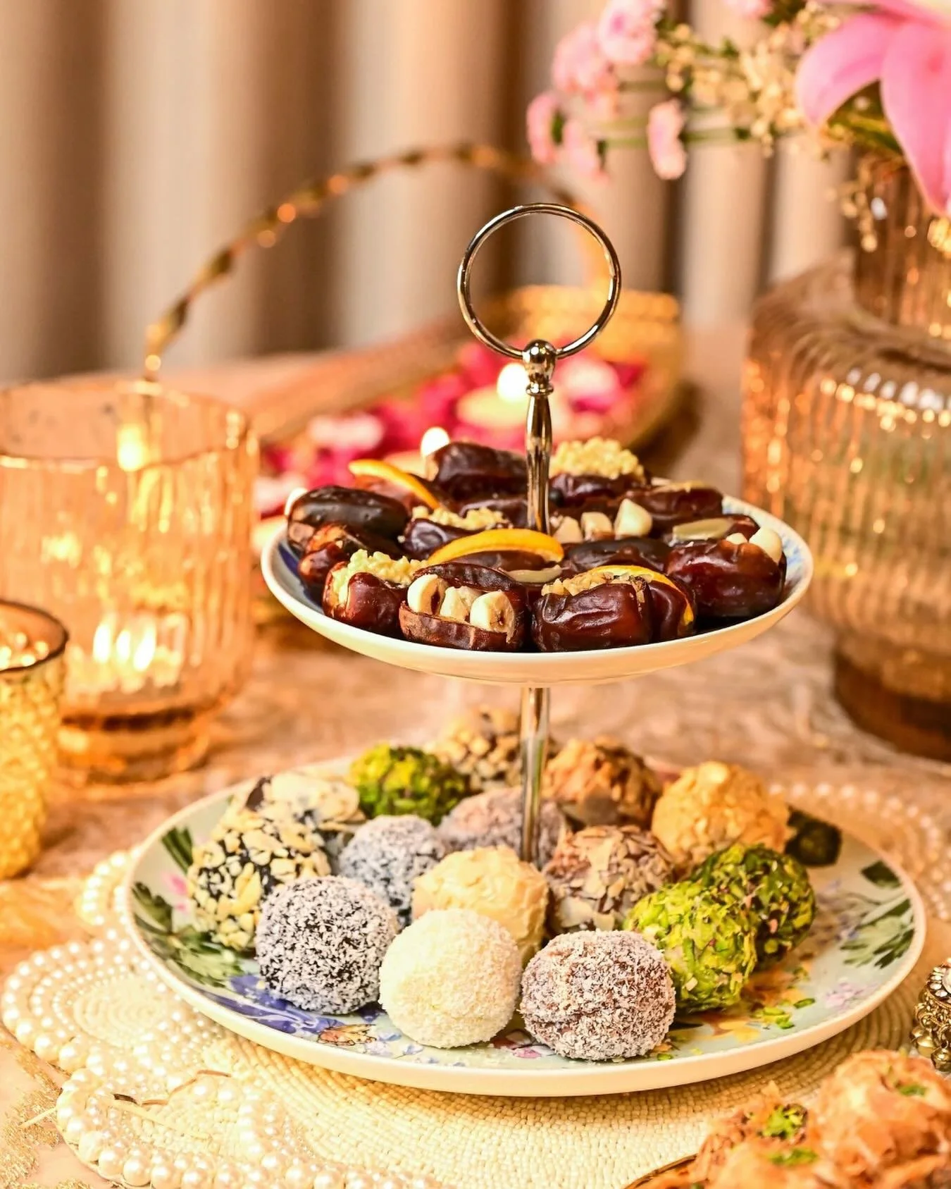 Festive indulgence like no other β¨π«
Celebrate Diwali with our luxurious Chocolate Truffle Ladoos rolled in nuts, pistachio, and coconut — paired with Royal Stuffed Dates filled with almonds, cashews & orange peel. πΈ
A perfect blend of t