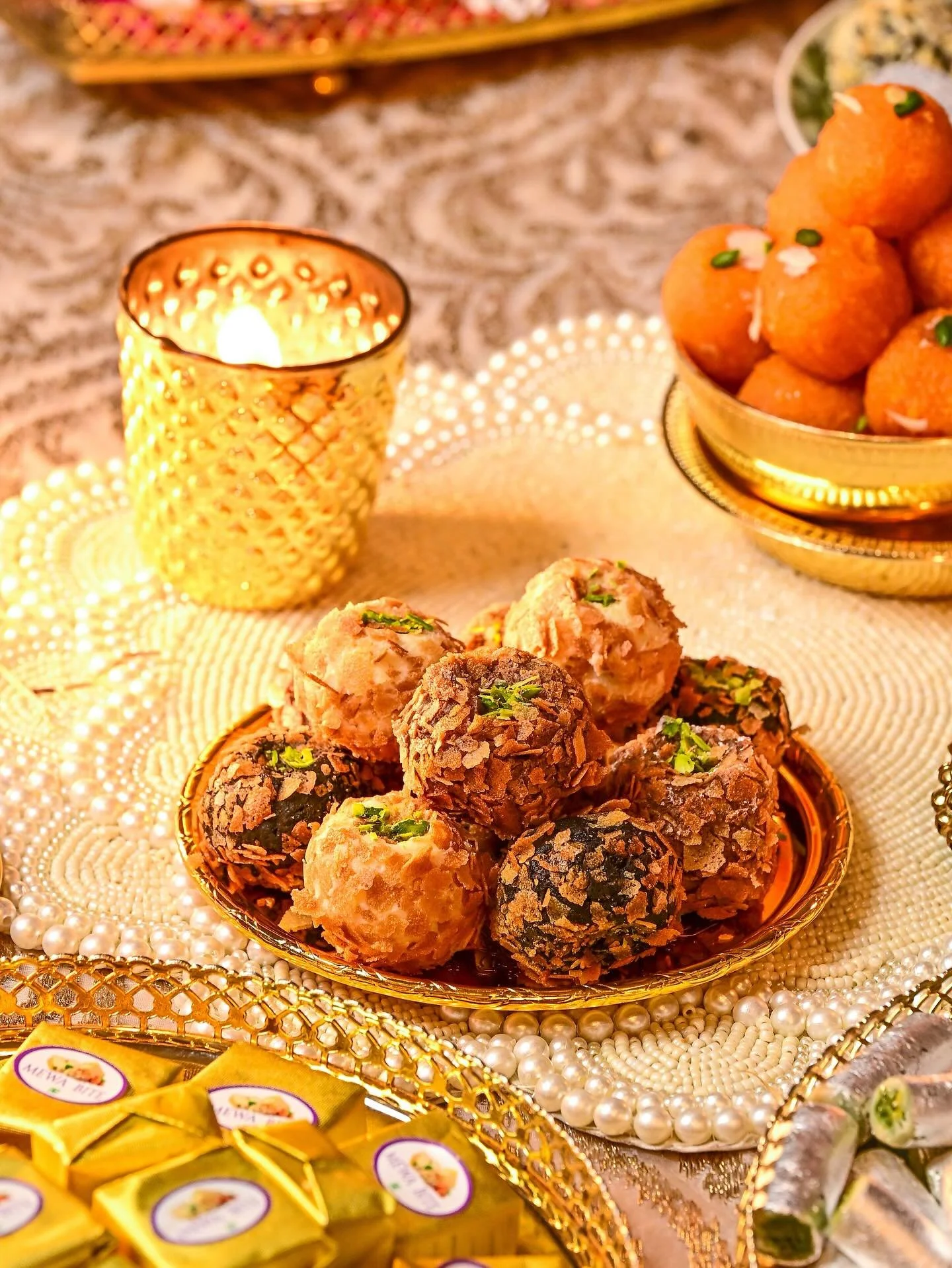 Where tradition meets indulgence β¨
Our French Biscuit Chocolate Laddoos bring together the crunch of classic biscuits, the richness of chocolate, and the warmth of festive sweetness. 
A modern twist on an evergreen favorite, crafted to delight ever